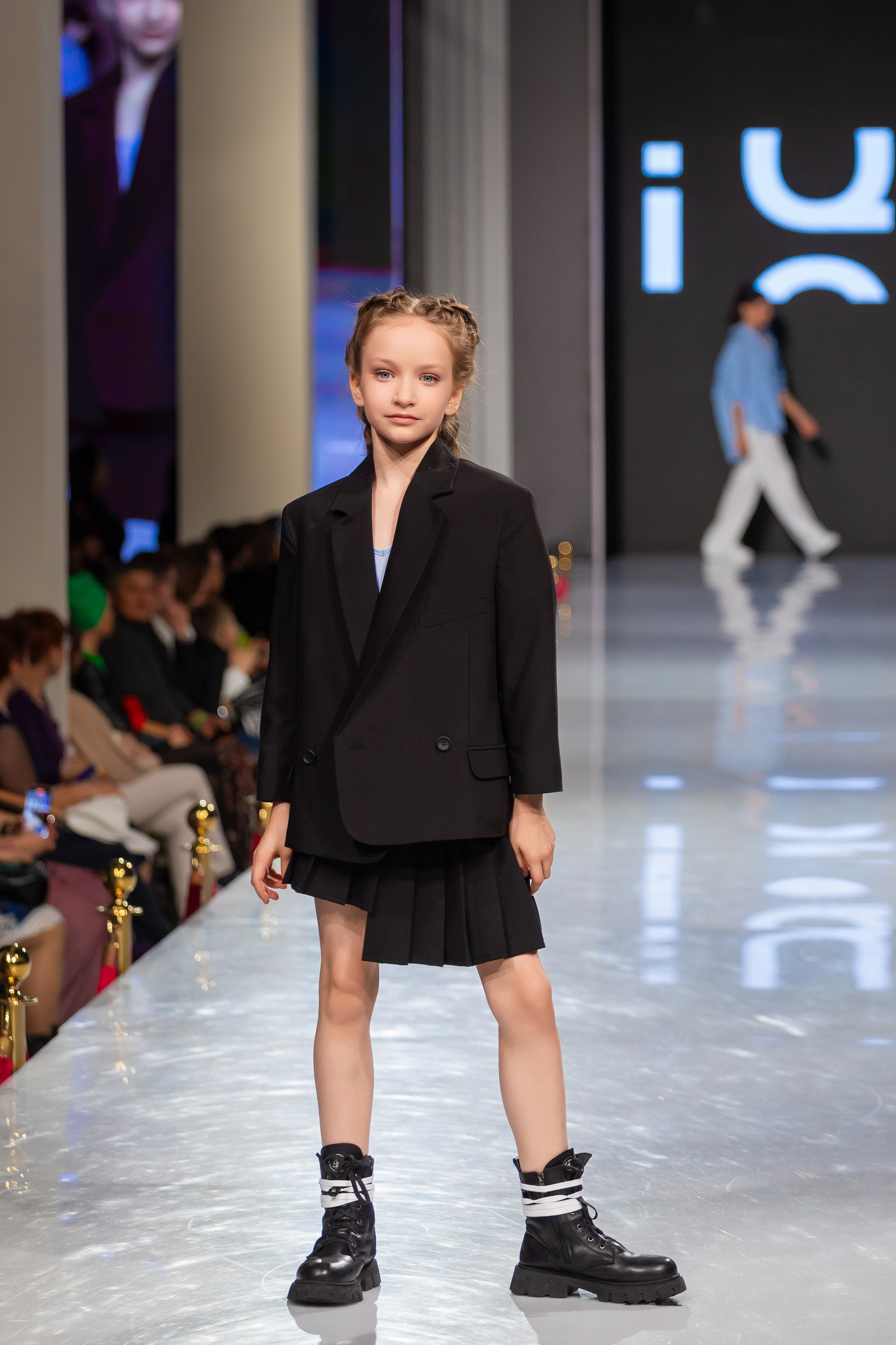 Estet Fashion Week. Photomantis