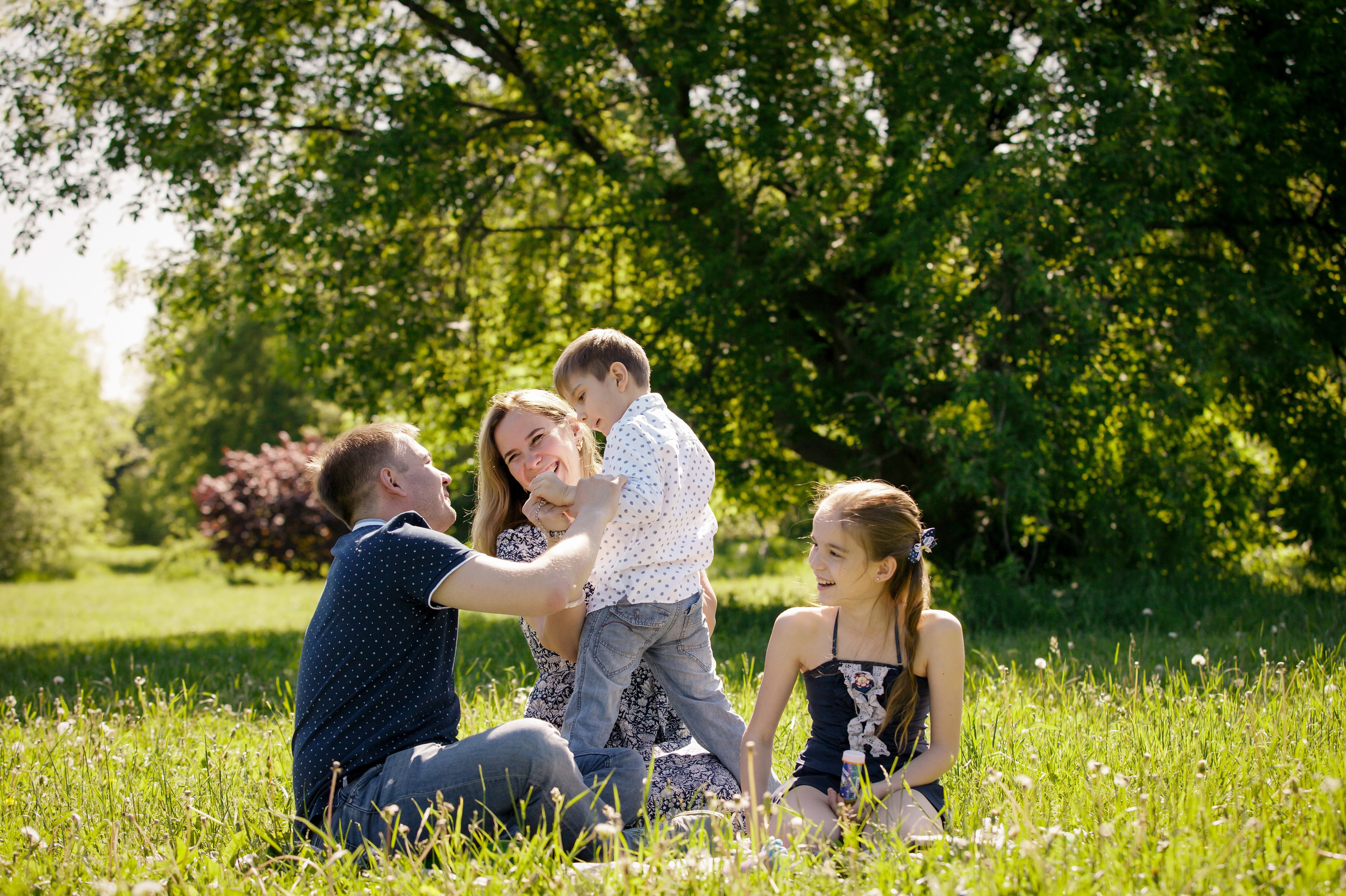 Семейная съемка в парке. Фотографы в Москве Светлана Устинова и Сергей Грачев