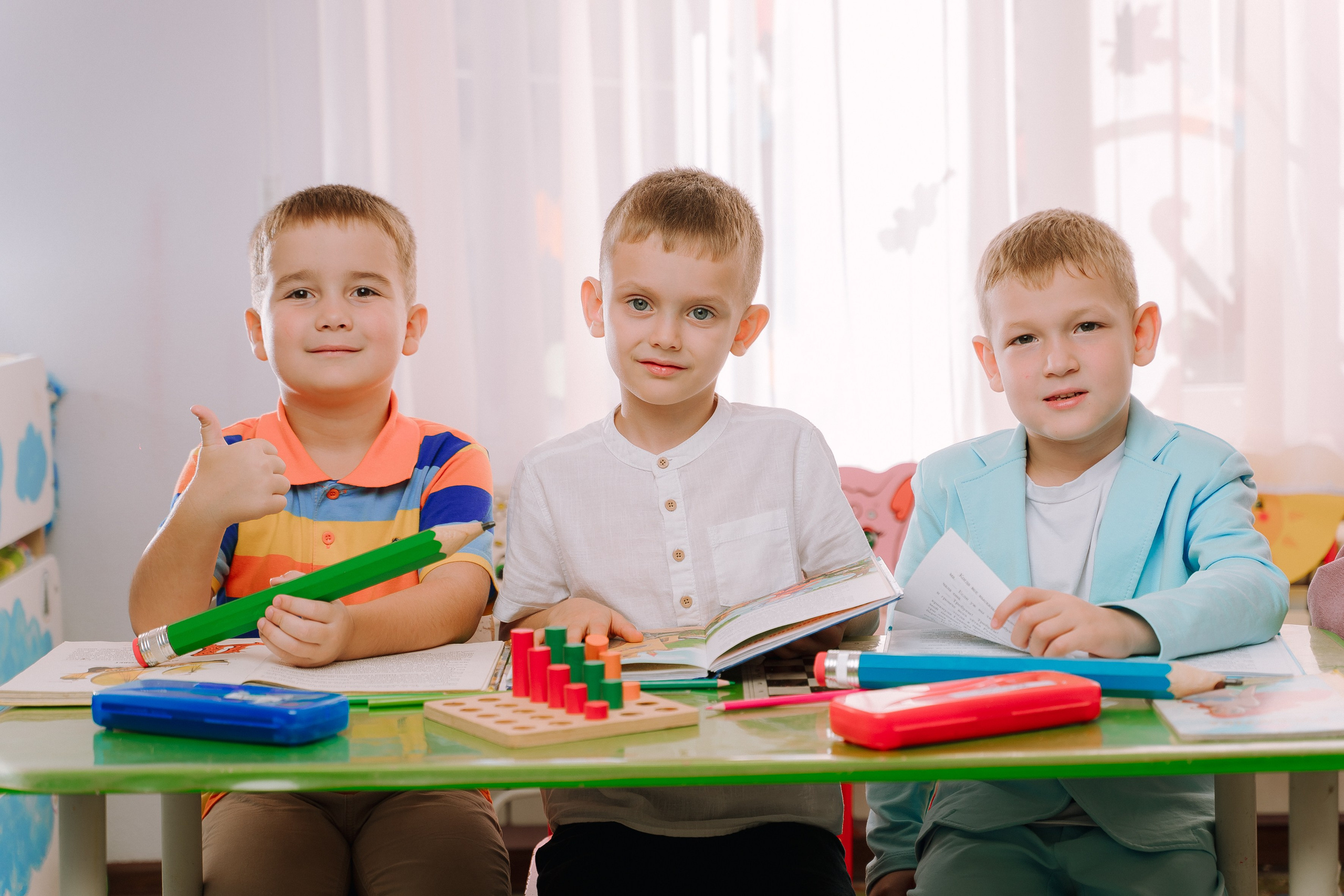 Групповые фото — игра- Рисование (кубики). Выпускные альбомы Натальи Бутко: Новороссийск, Анапа, Геленджик