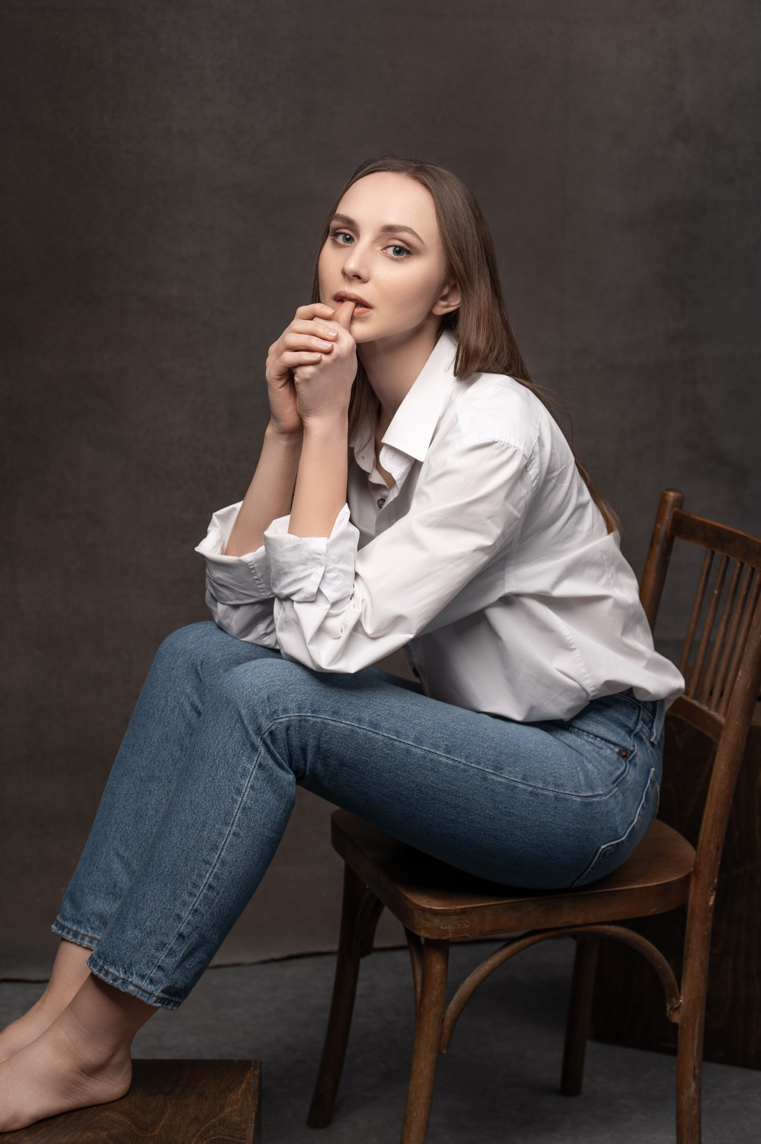 Anya in studio. Portrait photographer in Minsk Slava Potalakh