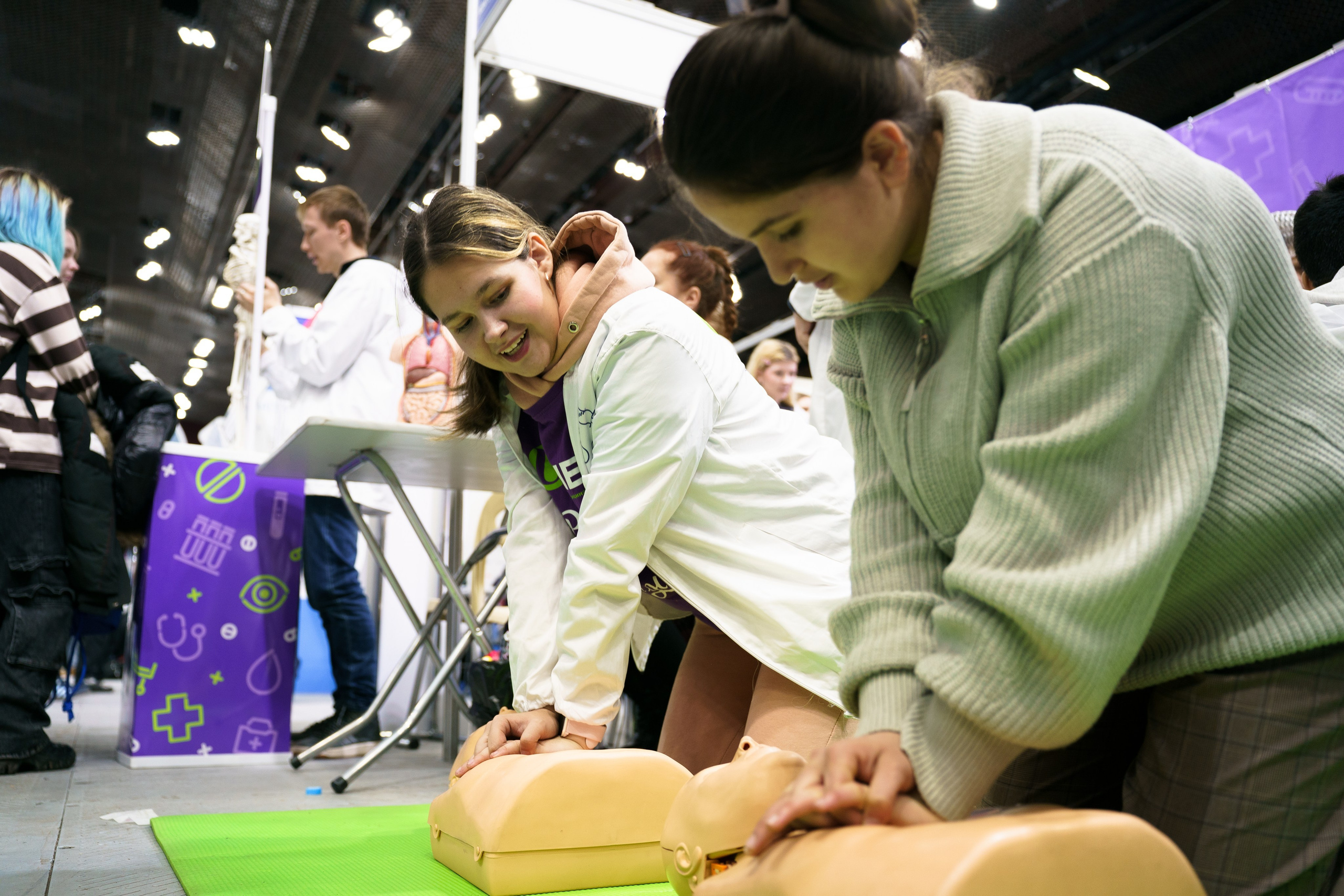 Выставка Абитуриент. Видеограф и Фотограф в Челябинске Ксения и Владимир Рюмины