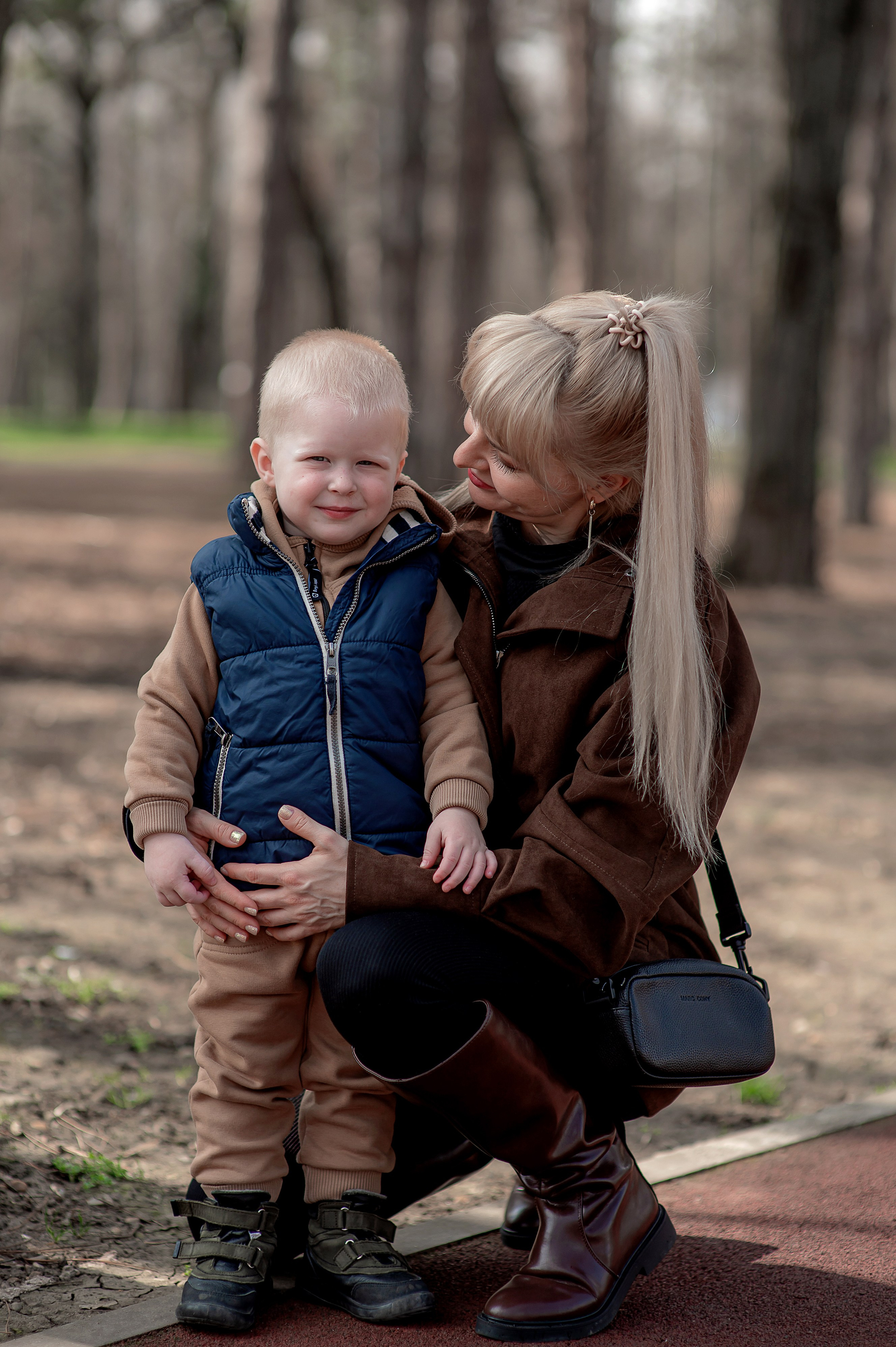 Анна и Максимка прогулка на Карасунской. Семейный и детский фотограф в Краснодаре Ольга Осинцева