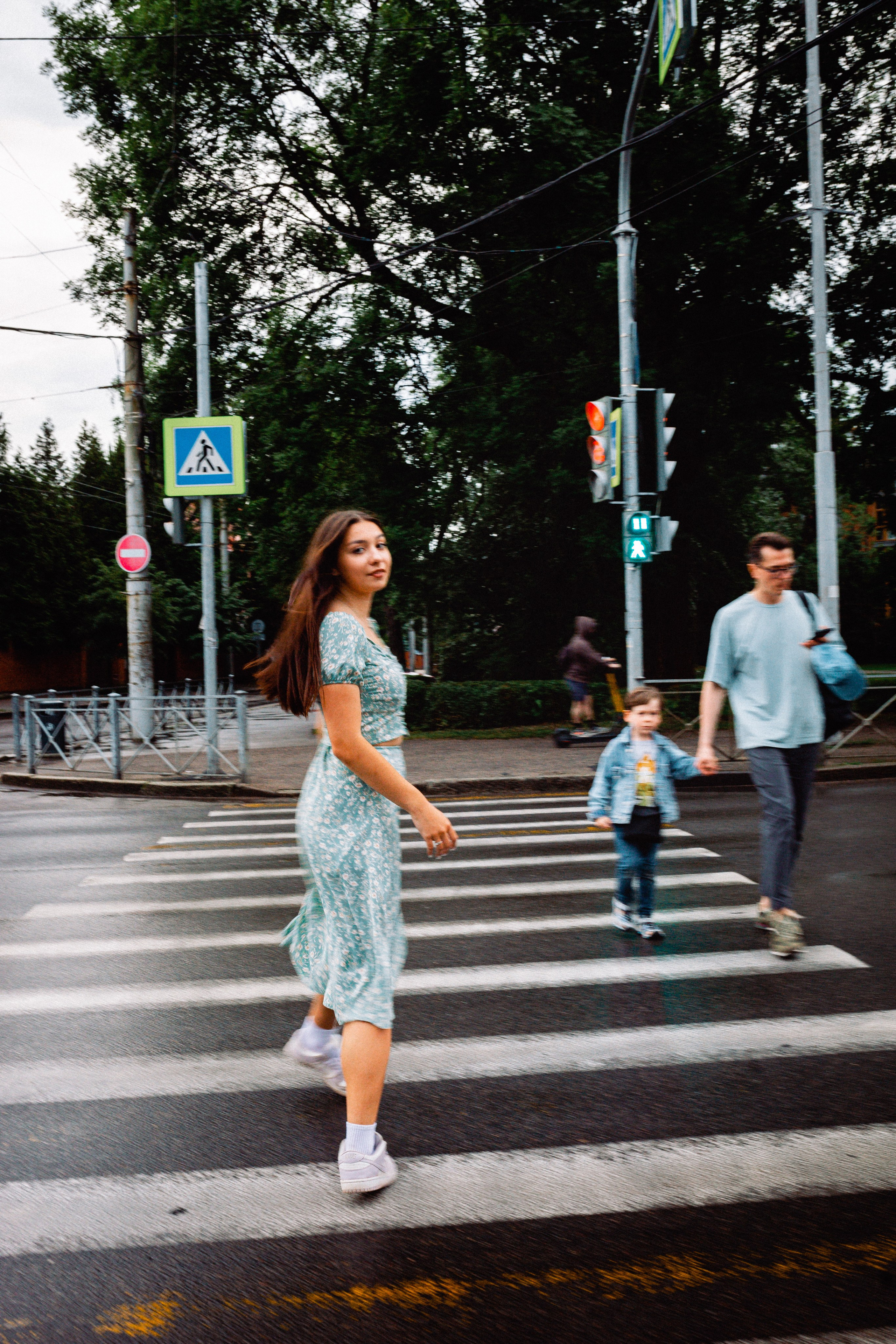 Соня в районе Амалиенау. Фотограф Куянова Алина, семейные и свадебные фотосессии в Калининграде