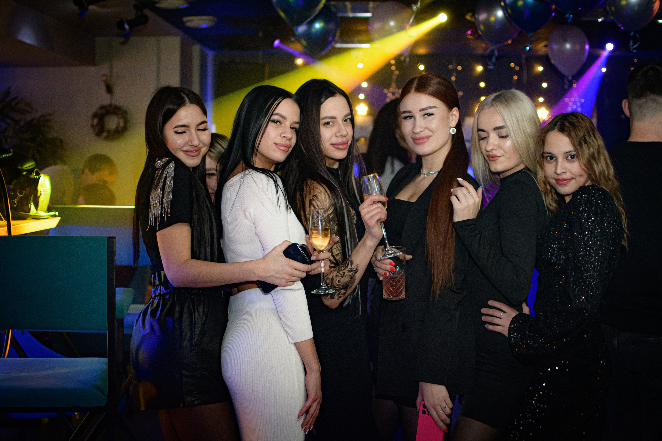 HOLLYWOOD / 6 YEARS. Photokarish