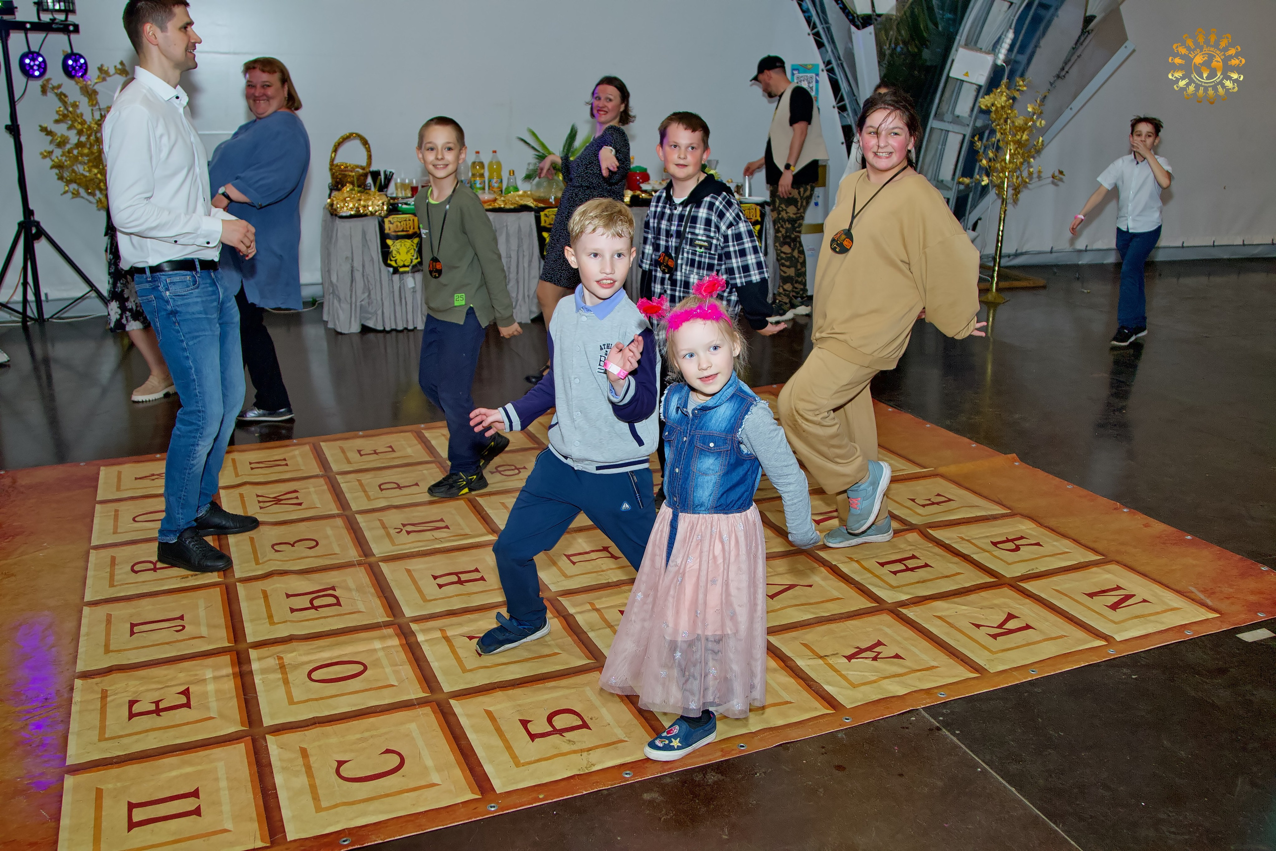 Выпускной 2023 (Школа 1195, 4-й класс). Репортажная съемка в Москве и области. Анималистика