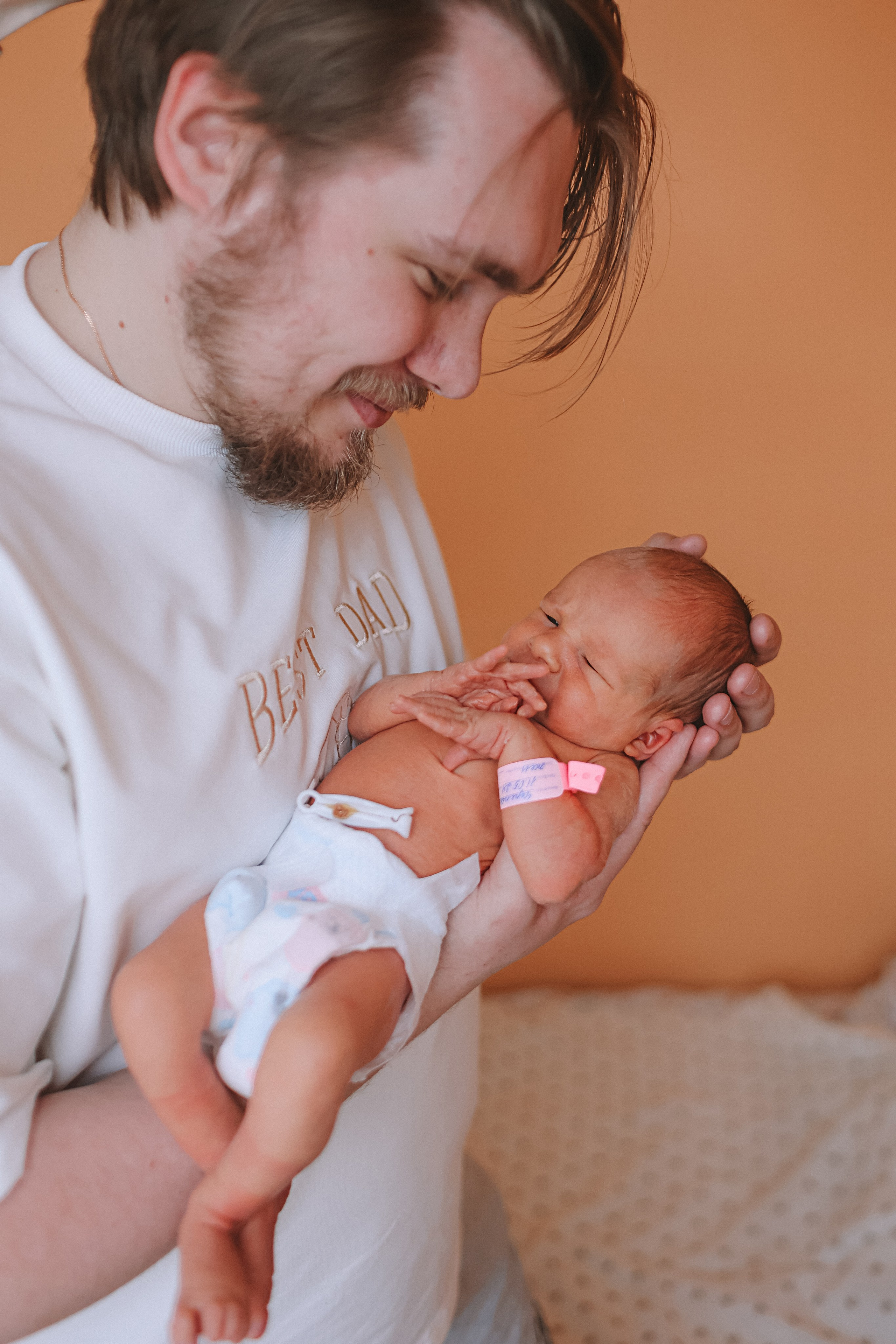 Выписка палата+внизу ПЦЭ. Семейный фотограф Тюмень, фотограф на роды Салмина Мария