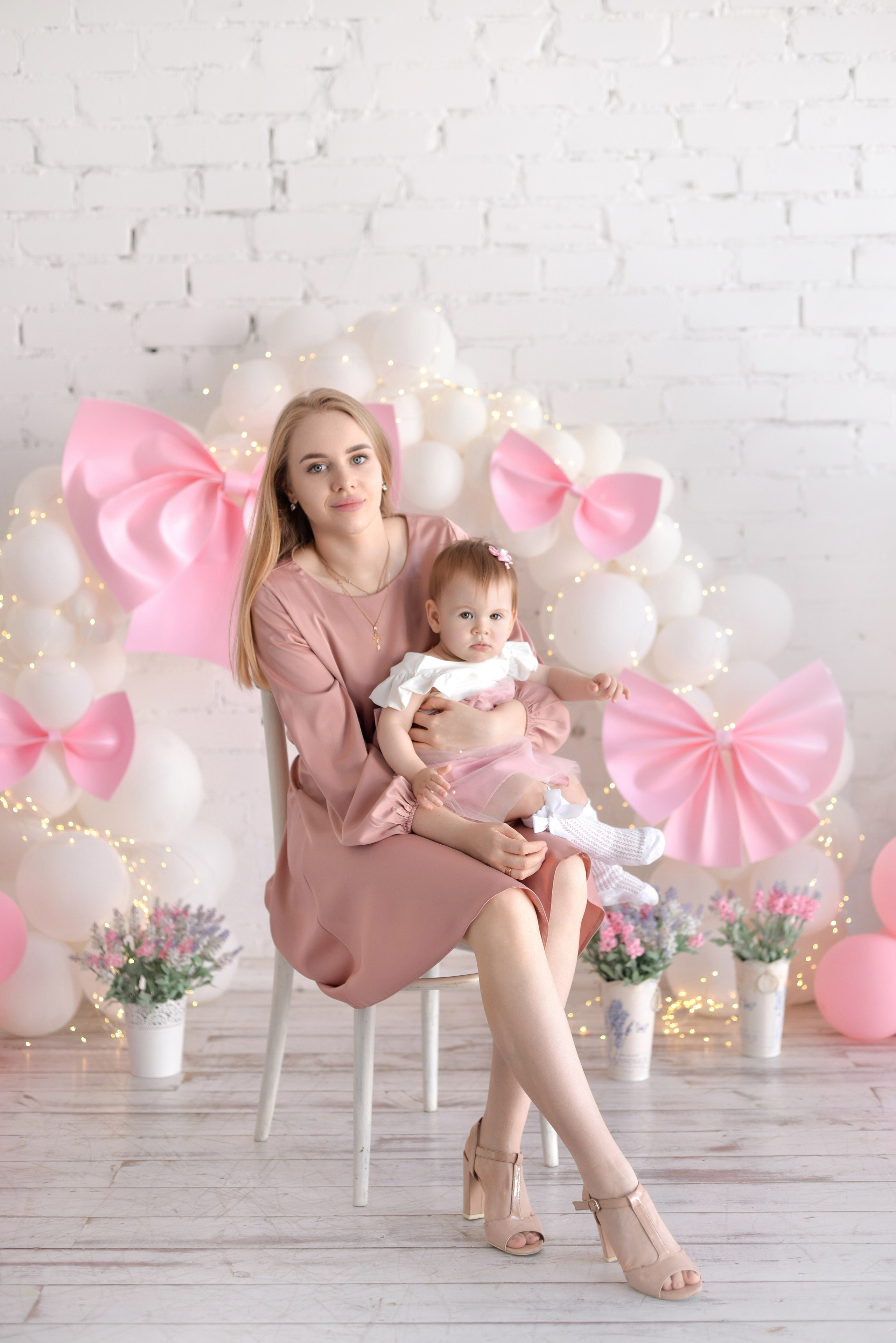 Ариана 1 годик с розовыми бантиками (Рита и Игорь родители). Семейный и свадебный фотограф Галина Абакумова, фотосессии в Белгороде