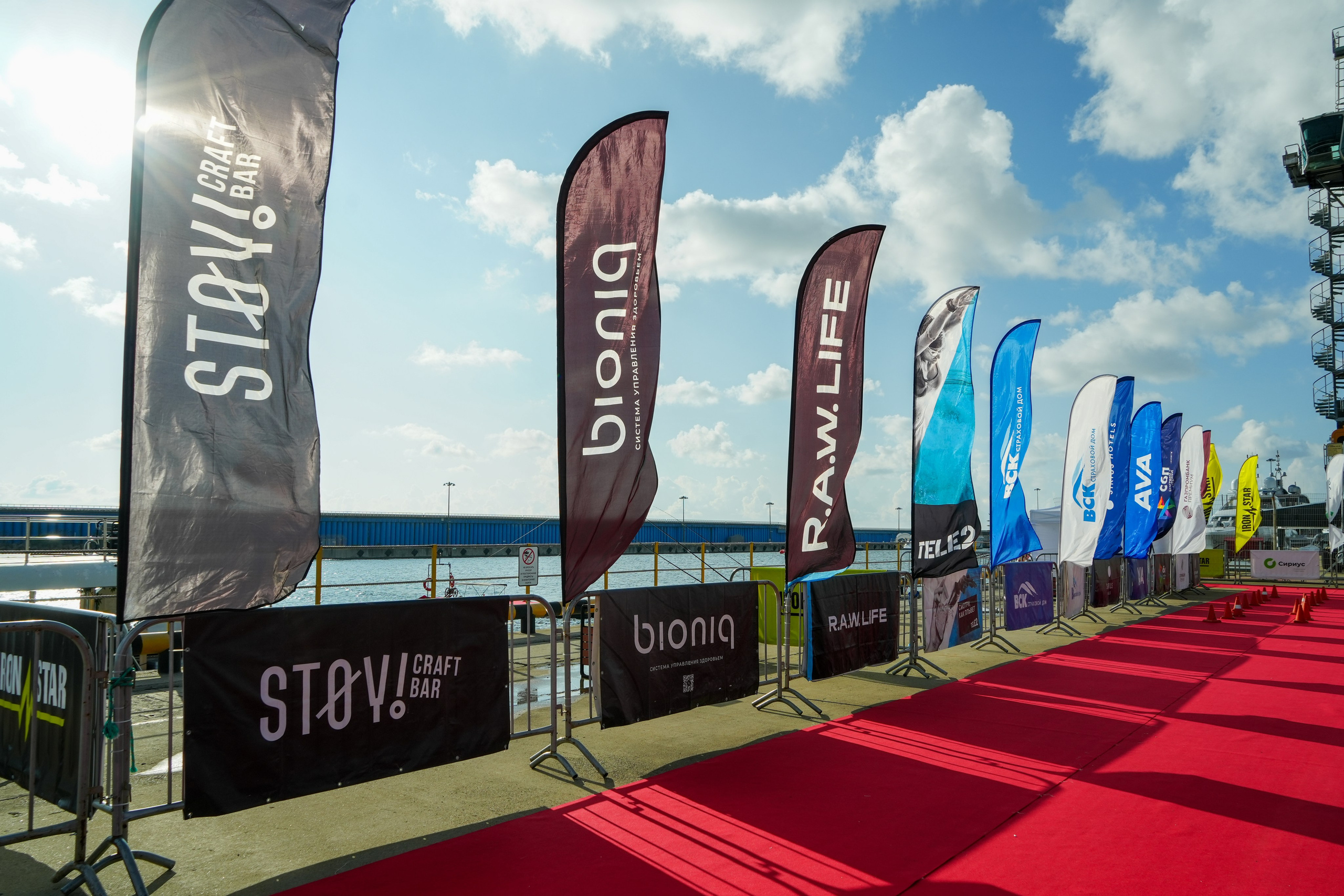 Фотоотчет партнерской интеграции для компании TELE2 на фестивале Ironstar. Репортажный фотограф в Красной Поляне и Сочи Павлюченко Екатерина