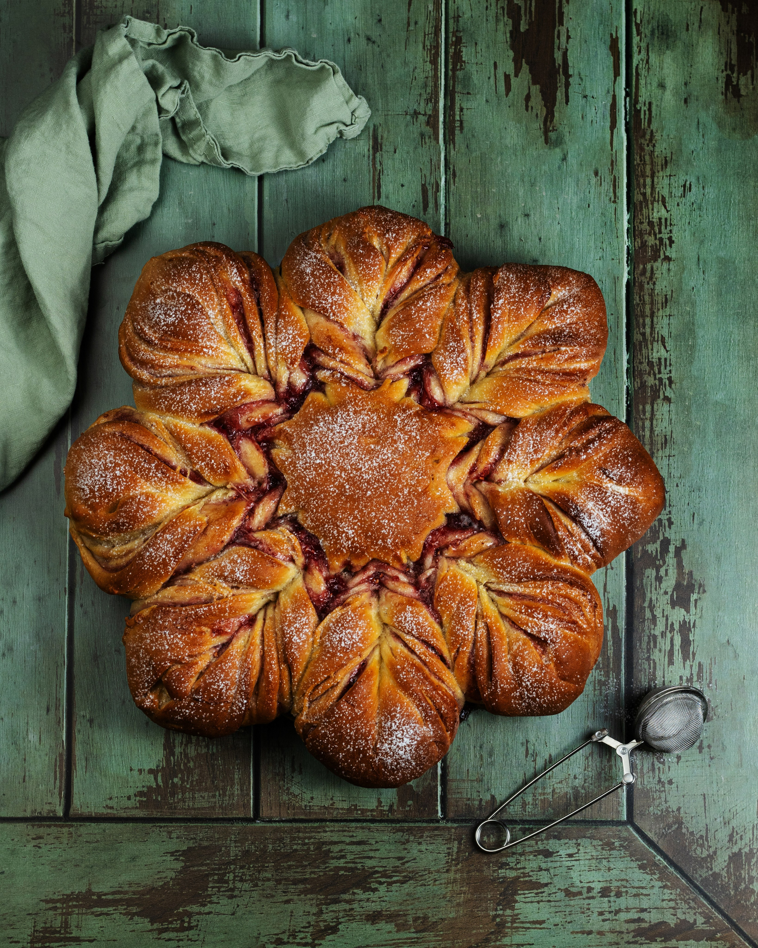 Фото пирога рождественская звезда с малиновым джемом