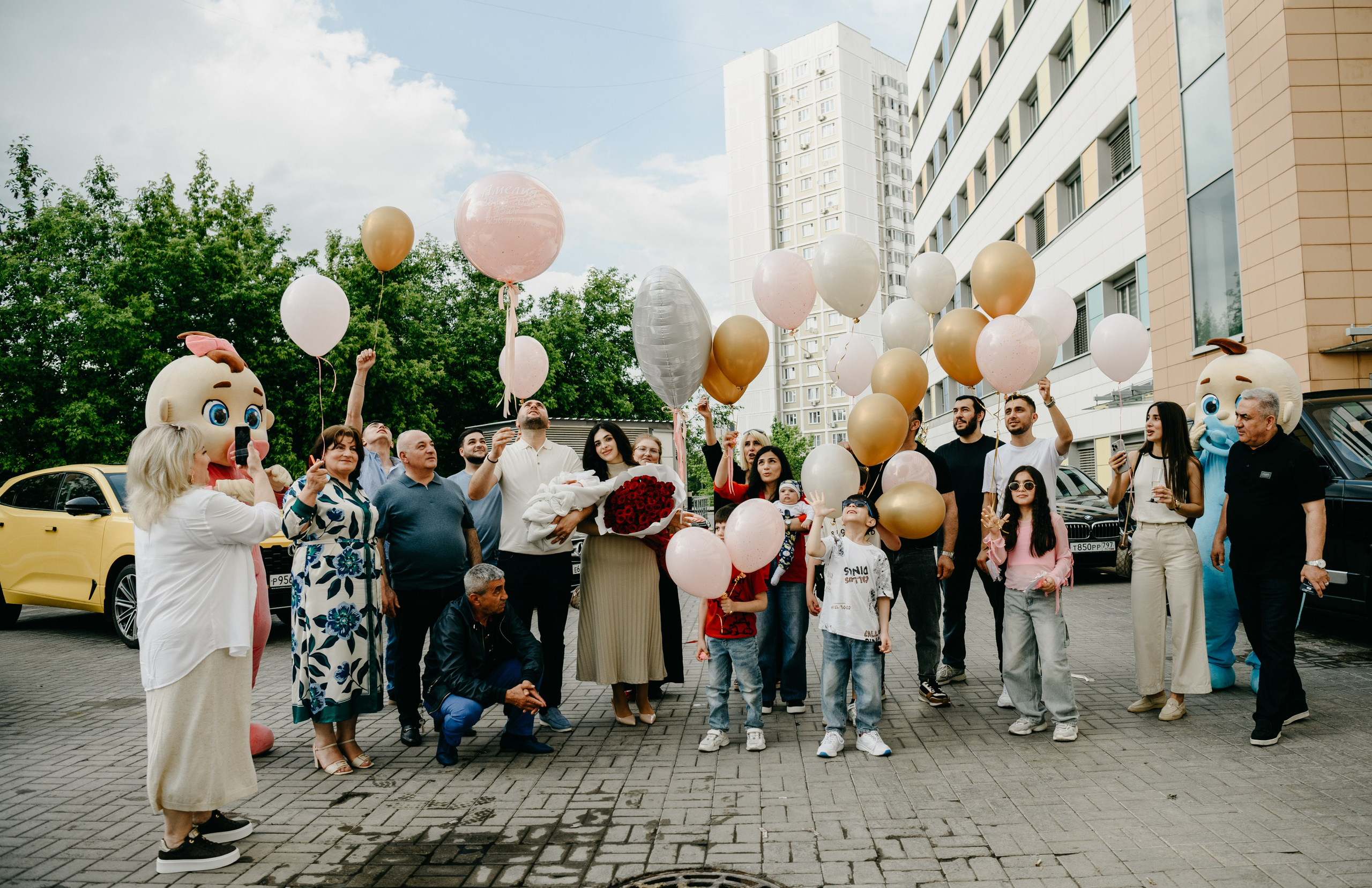 Выписка Амелии в ФГБУ Кулакова. Фотограф на выписку из роддома в Москве и МО