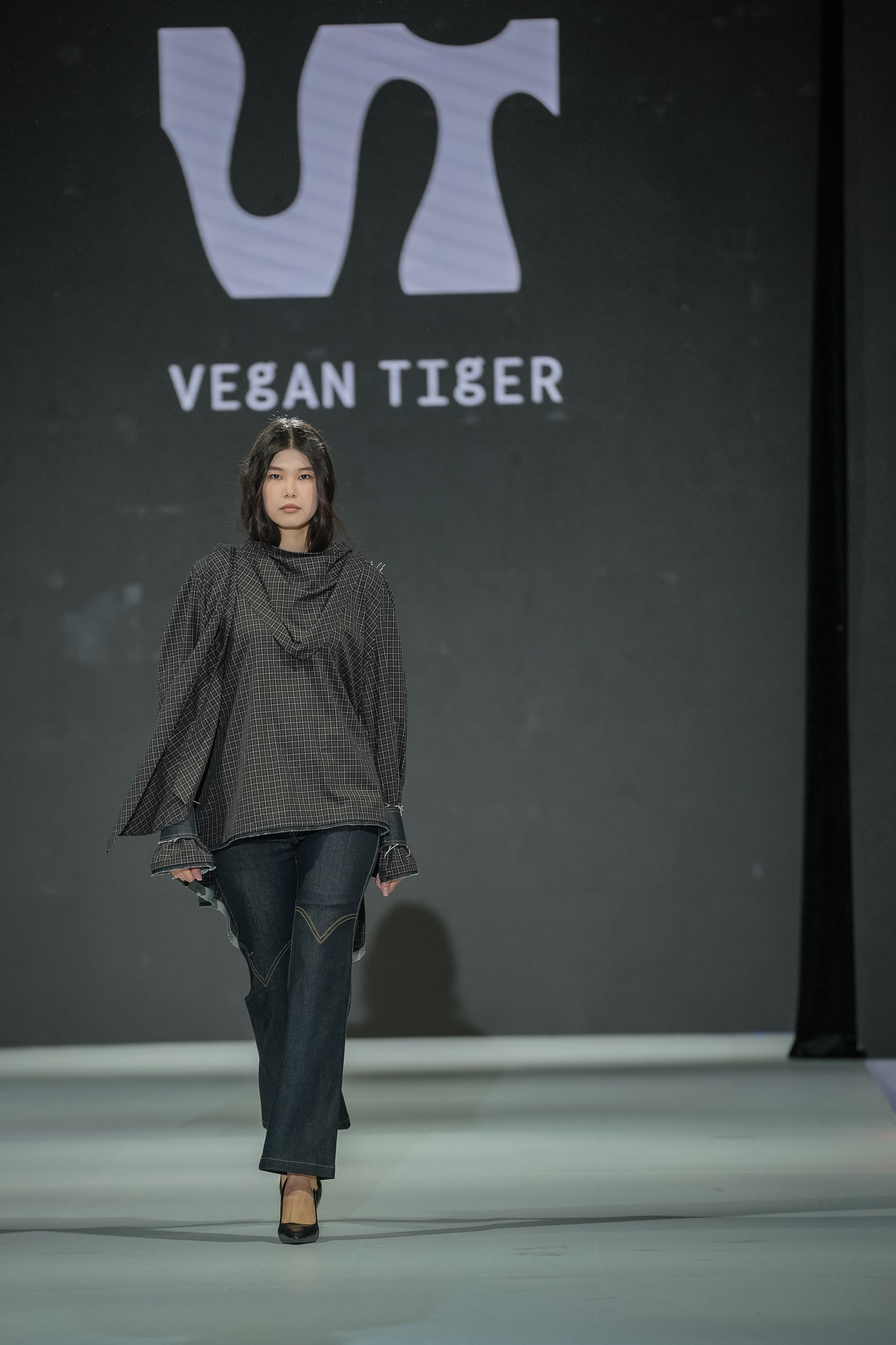 EURASIAN FASHION WEEK Vegan Tiger. Сайт Алматинского НЮ АРТ, будуар и фэшн фотографа Дениса Карпенко