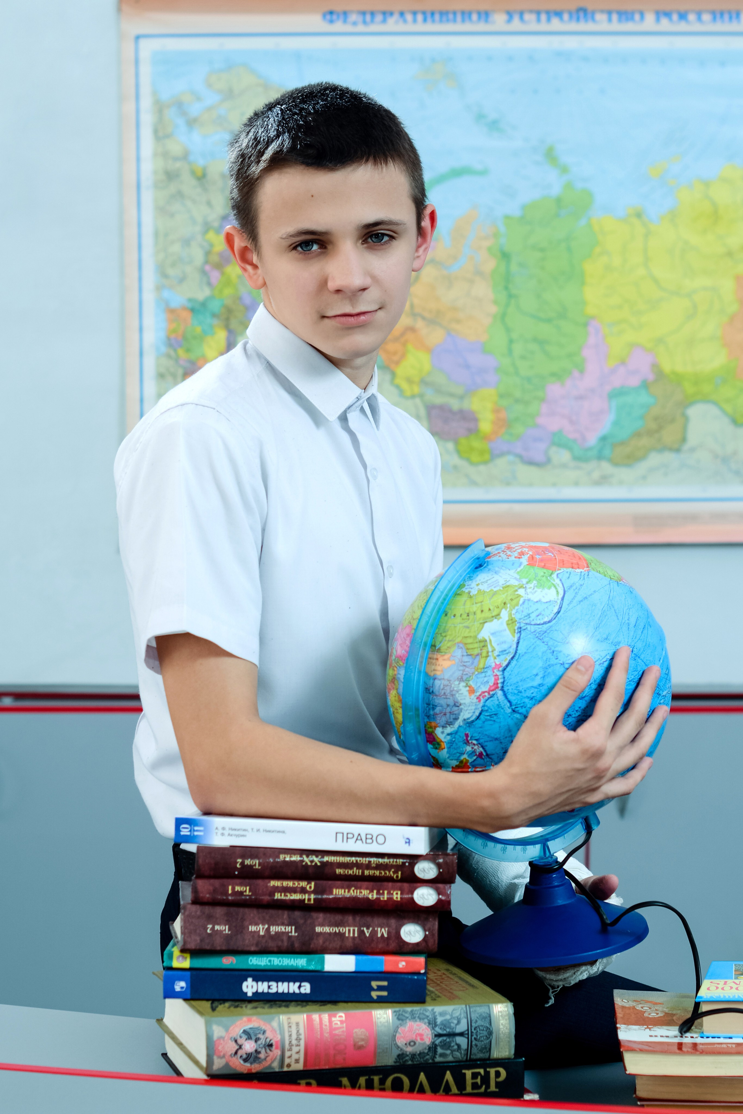 Фотосессия для выпускного альбома в классной комнате. Вячеслав Скрипник Фотограф Краснодар