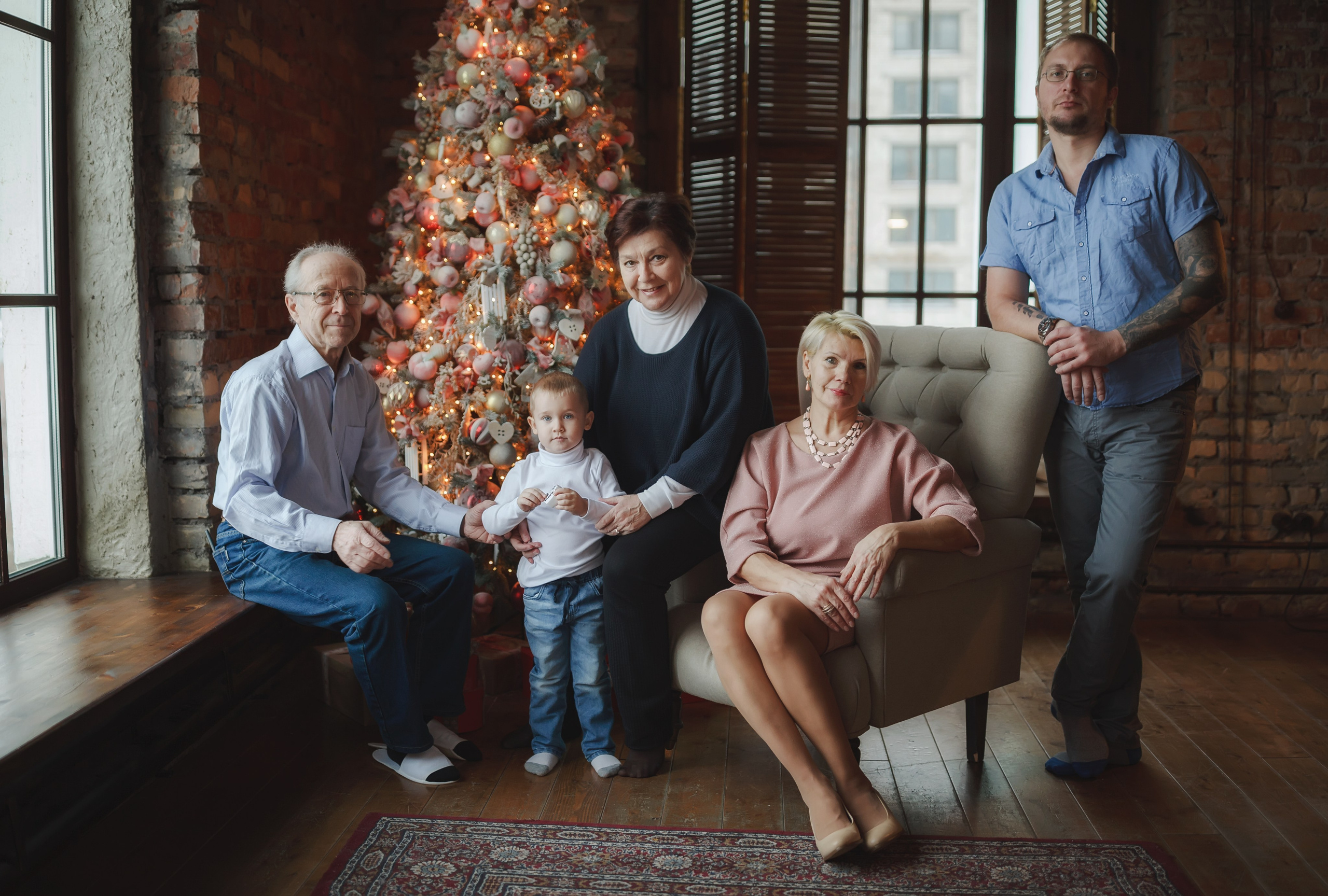 Семья у елочки. Фотограф в Санкт-Петербурге Знаменская Ирина