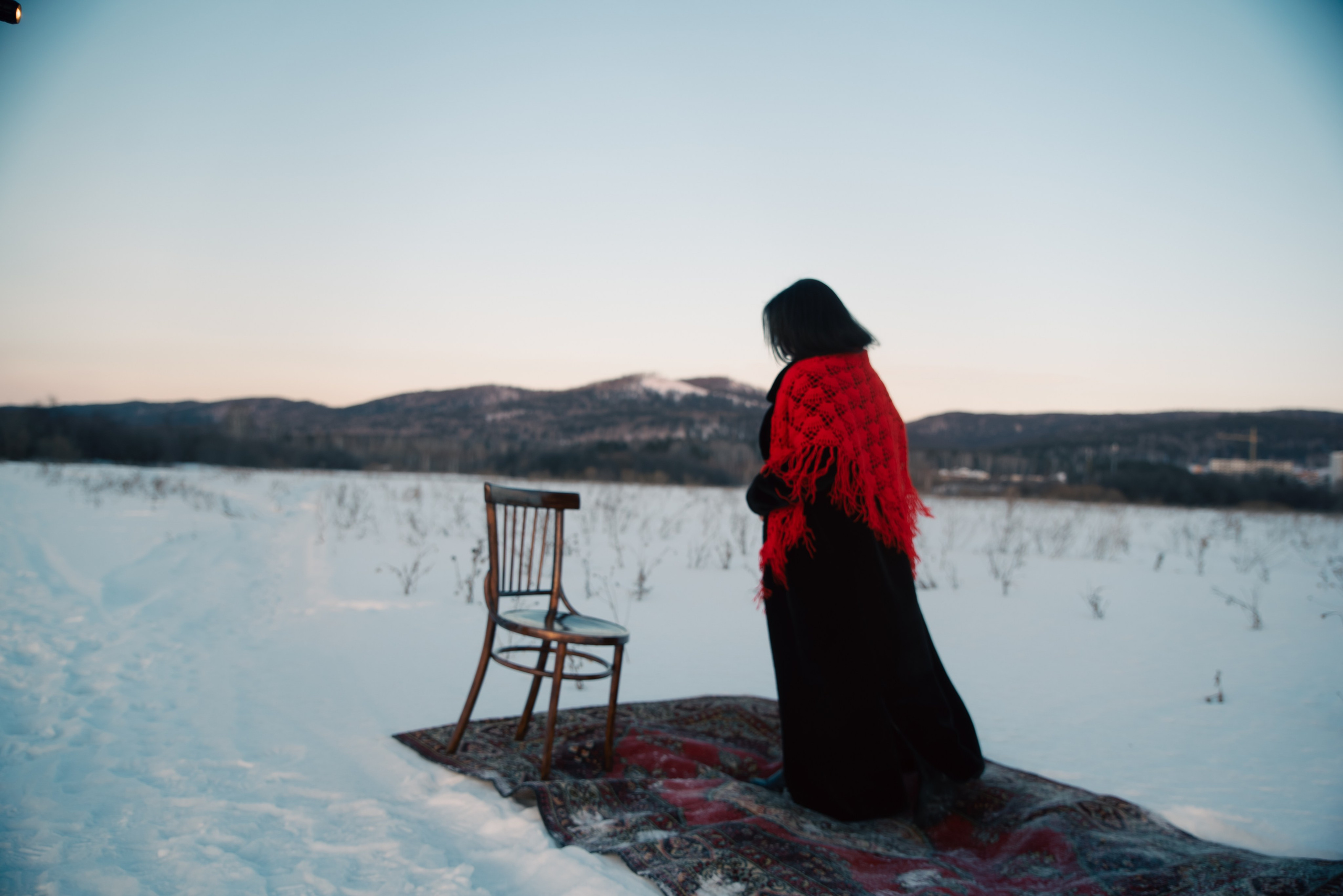 Фотосессия с красным ковром на снегу. Семейный фотограф в Миассе Ольга Широковская
