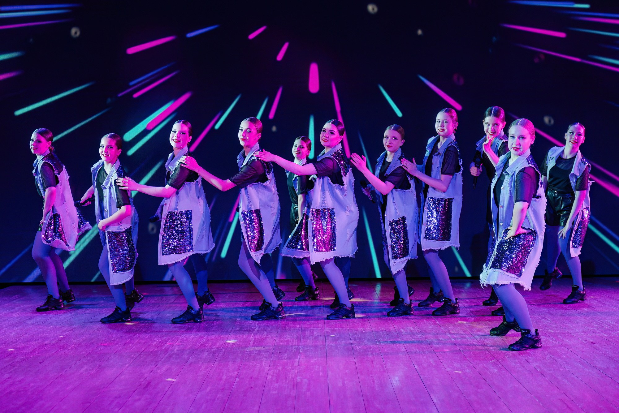 Отчетный концерт Образцового коллектива Алтая театра эстрадной песни «Созвездие». Свадебный и репортажный фотограф Никита Сницарев в Барнауле