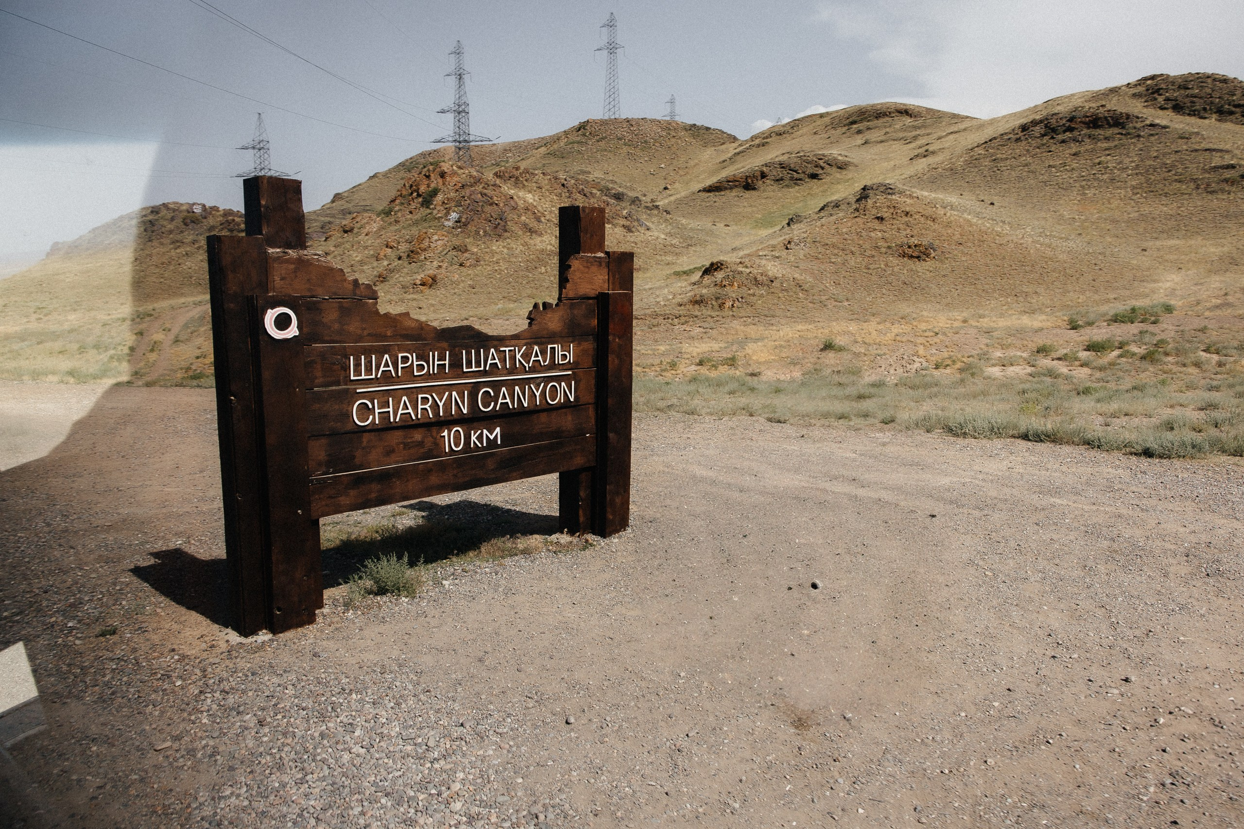 Здравствуйте! Я свадебный фотограф из Ульяновска, работаю в том числе по всей России и с выездом за границу. Снимаю свадьбы, lovestory, корпоративы, светский репортаж. Провожу обучение по фотографии, мастер-классы и воркшопы для других фотографов.