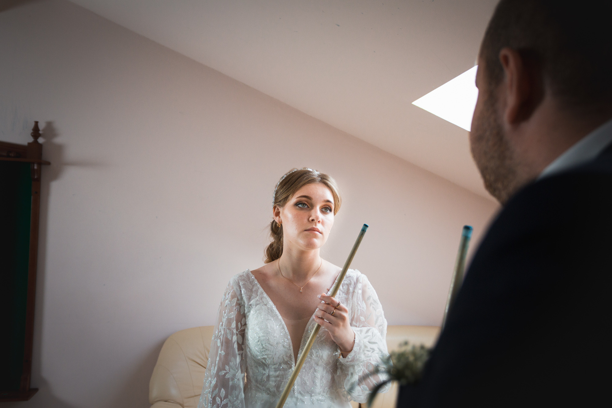 Снимаем свадьбу. Невеста одевает платье.Бронировать дату на 2022 год в директе.