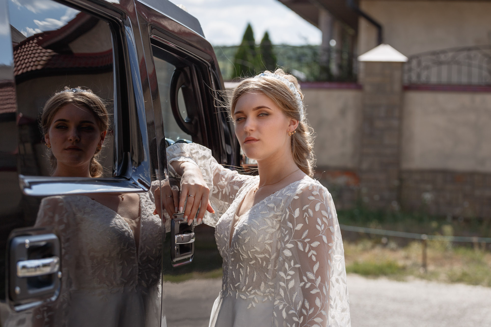 Снимаем свадьбу. Невеста одевает платье.Бронировать дату на 2022 год в директе.