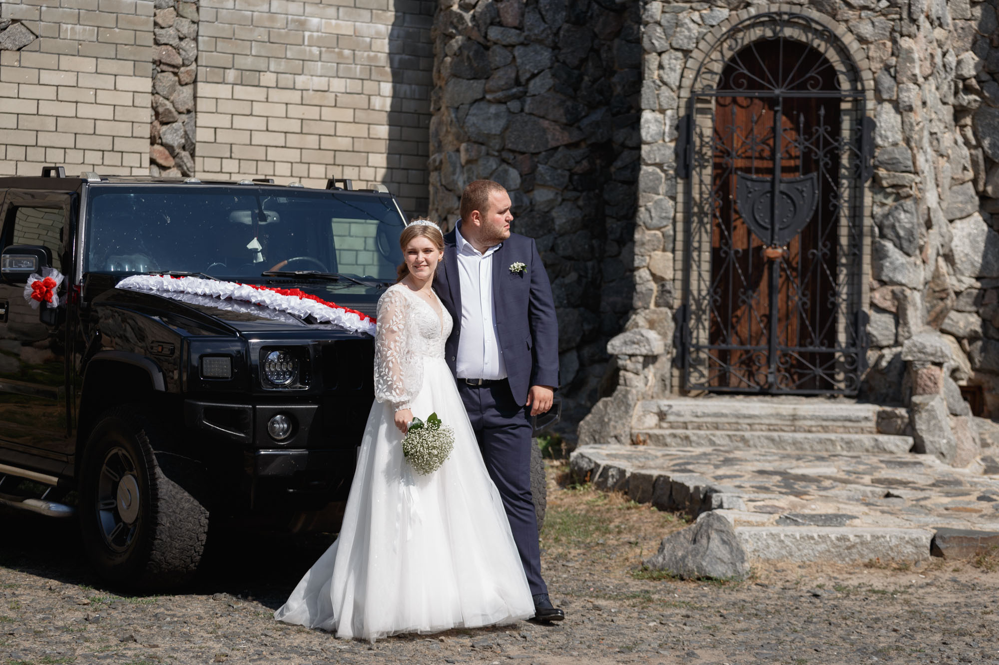 Снимаем свадьбу. Невеста одевает платье.Бронировать дату на 2022 год в директе.