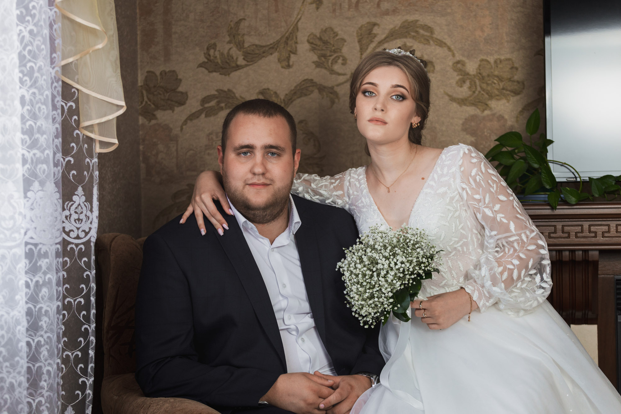 Снимаем свадьбу. Невеста одевает платье.Бронировать дату на 2022 год в директе.