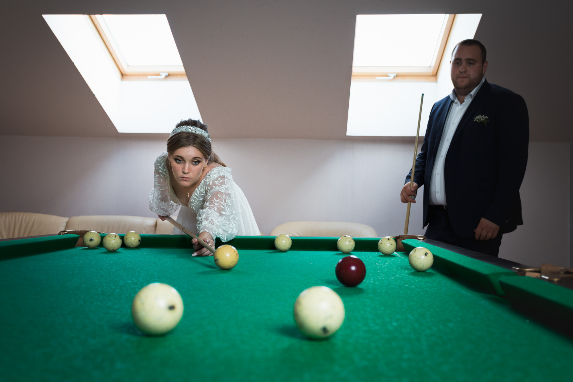 Снимаем свадьбу. Невеста одевает платье.Бронировать дату на 2022 год в директе.