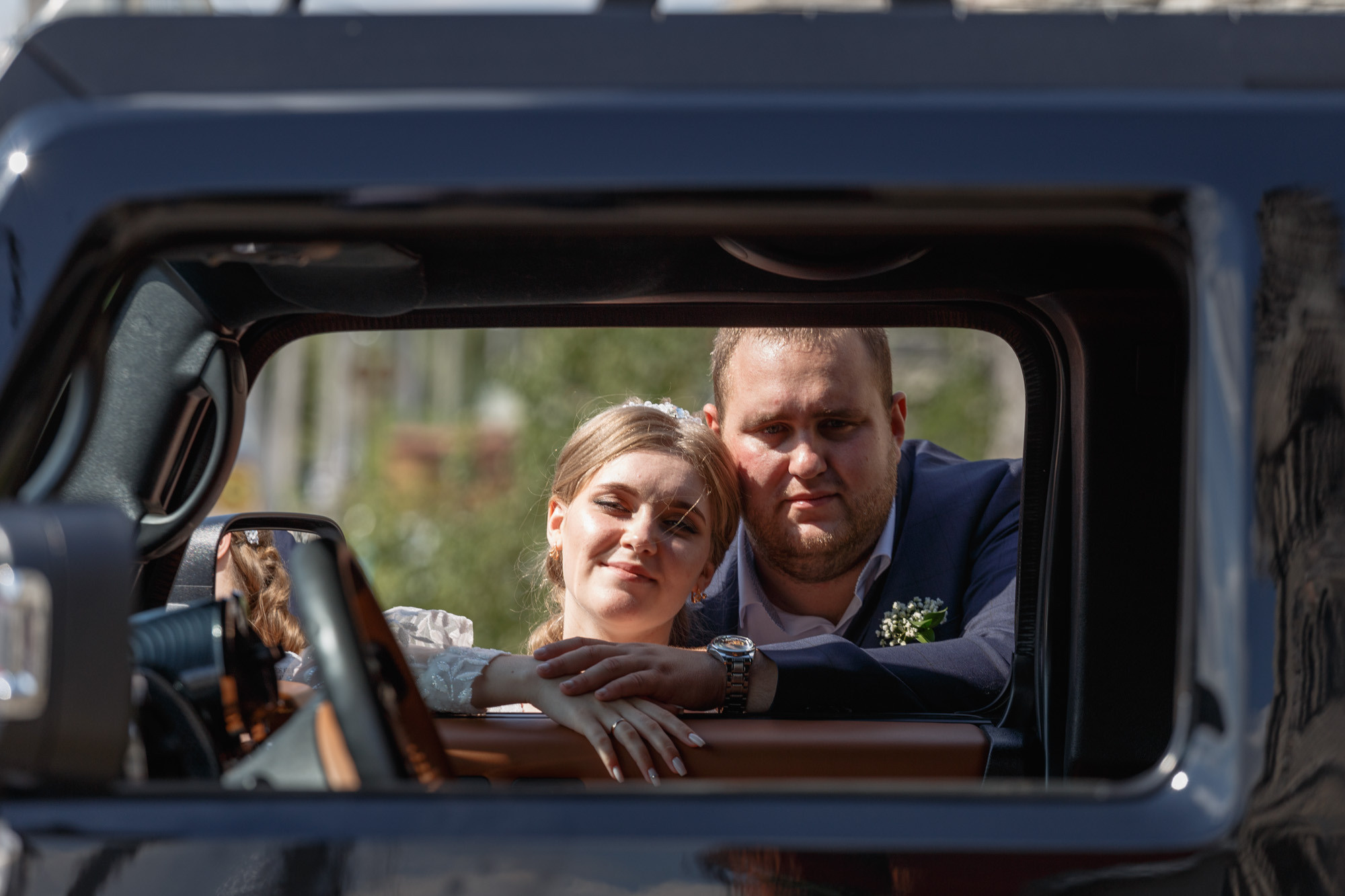 Снимаем свадьбу. Невеста одевает платье.Бронировать дату на 2022 год в директе.