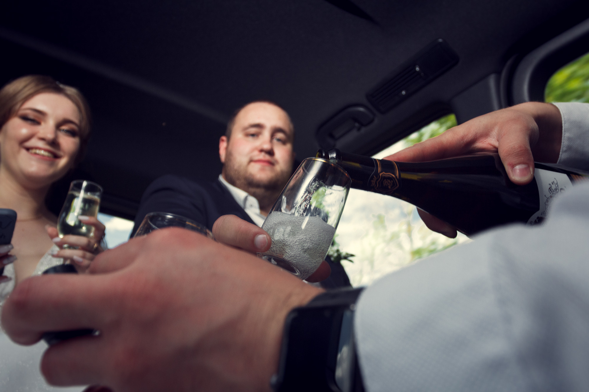 Снимаем свадьбу. Невеста одевает платье.Бронировать дату на 2022 год в директе.