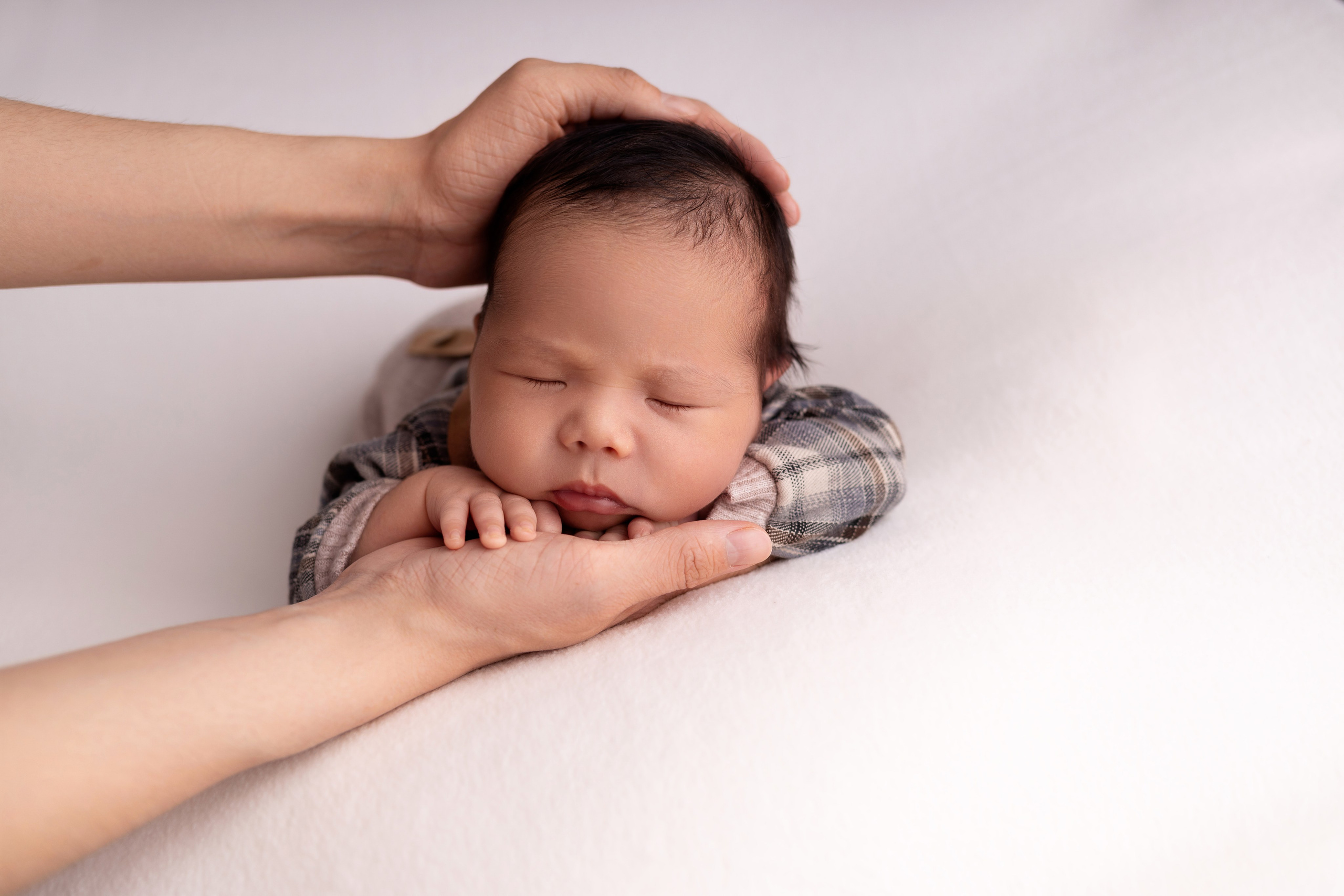 Классическая фотосессия малыша. Фотограф новорожденных малышей в Омске и Омской области Эльвира Камаева