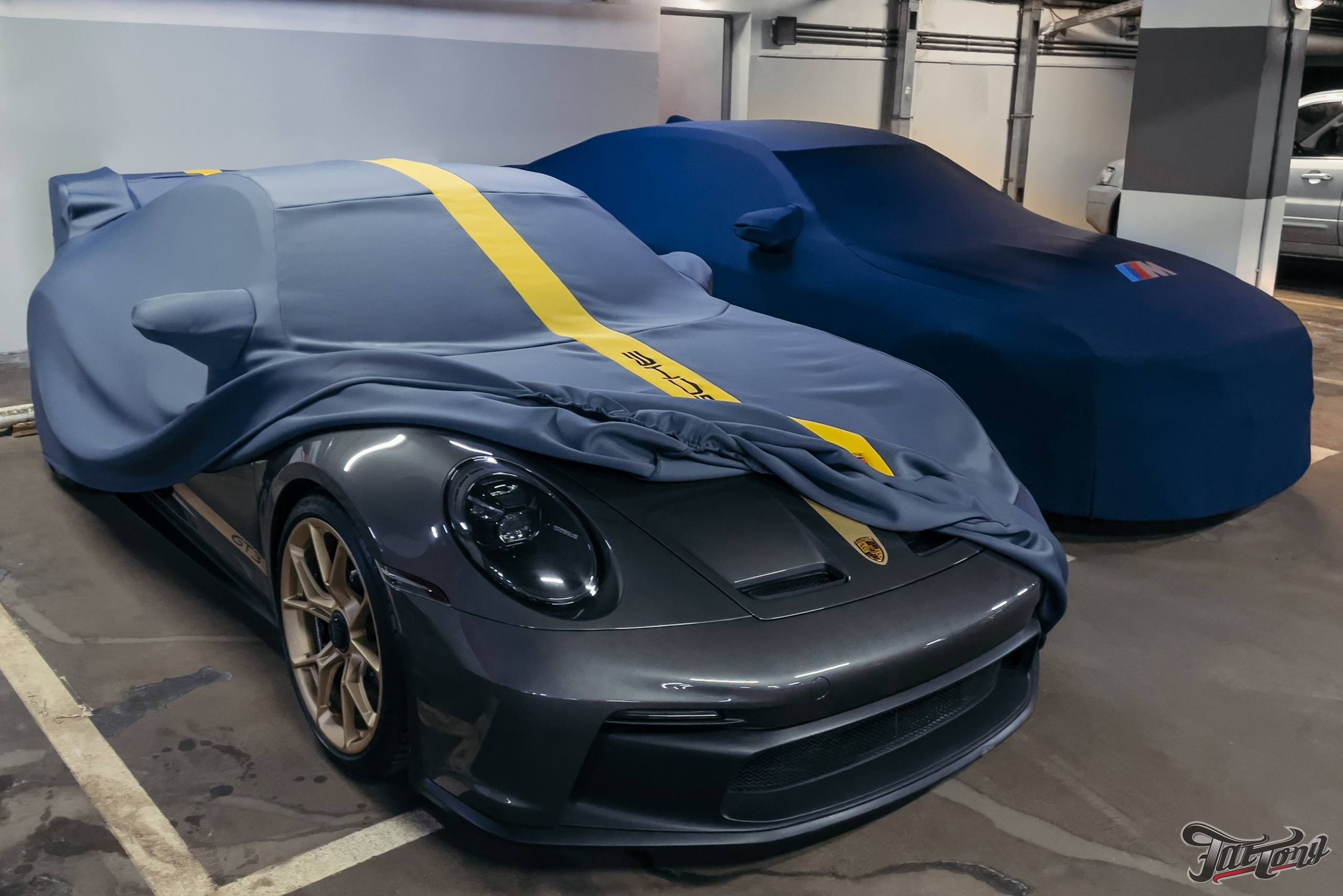 Porsche GT3 и BMW M4 чехлы для гаражного хранения. DeLorein