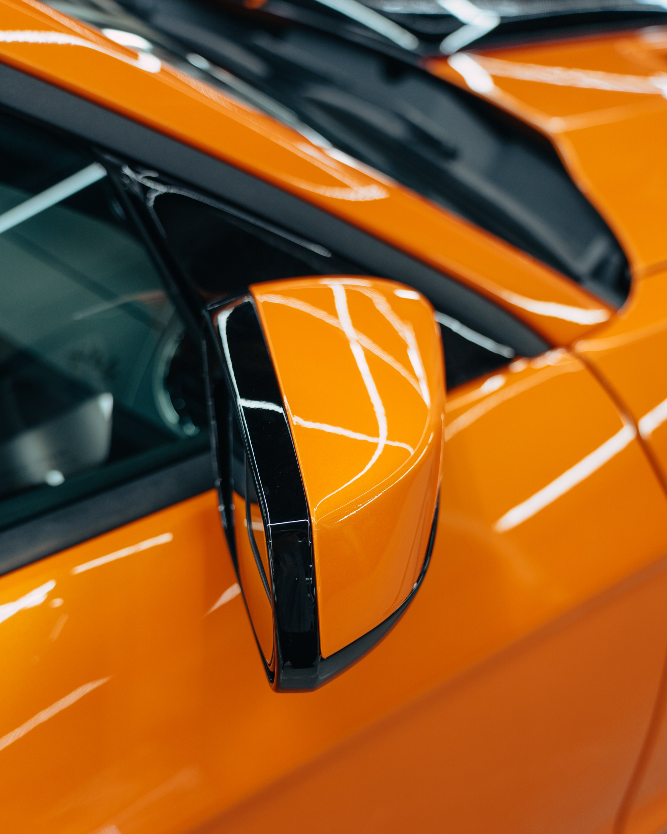 Ford Mustang Roush оранжевый окрас кузова и выкрас полос. DeLorein