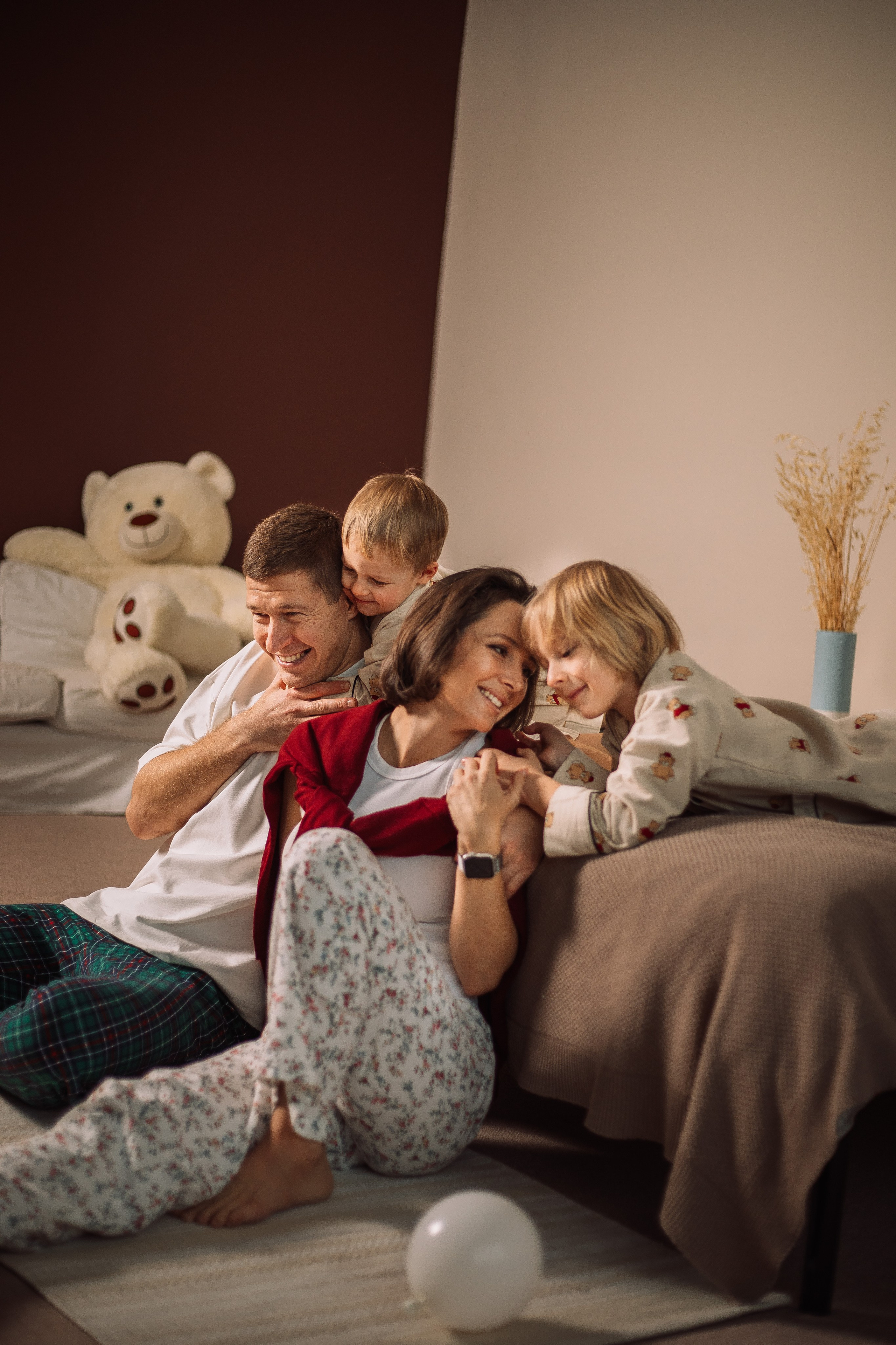 Семейная фотосессия в студии/дома