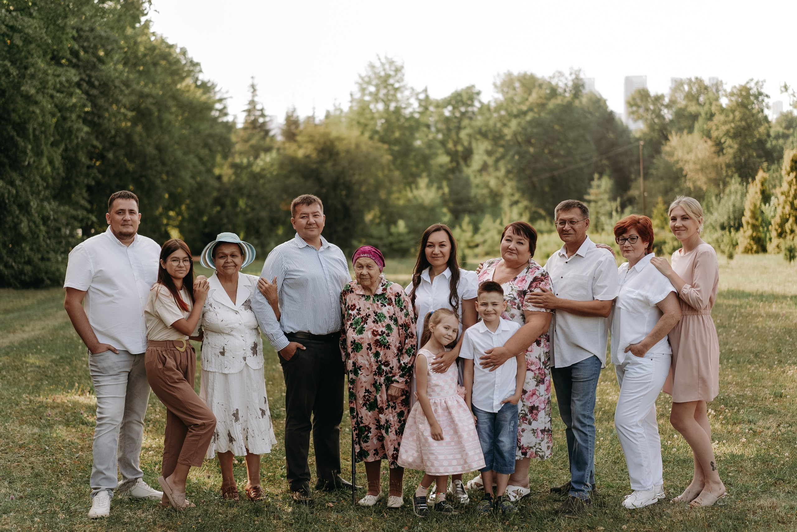 семейный фотограф уфа, фотосессия в ботаническом саду летом, большая семья фотограф уфа