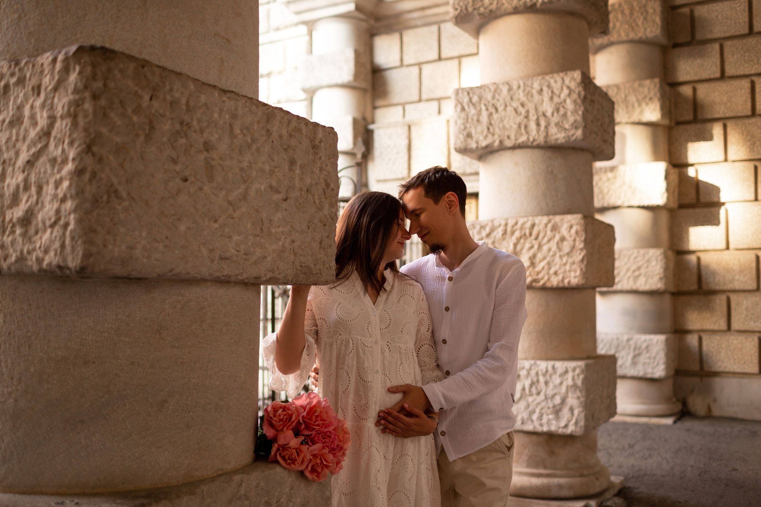 Фотосессия «в ожидании чуда» в старом дворе Санкт-Петербурга.