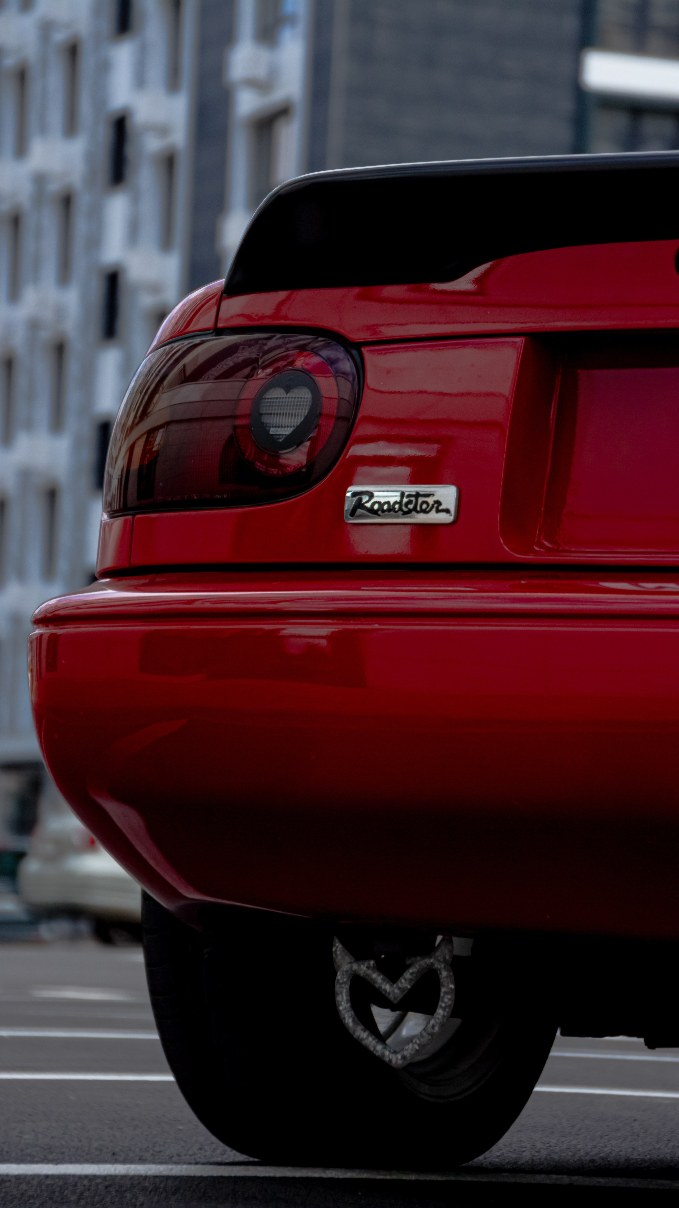 Фото Mazda MX-5 Miata (Eunos Roadster) NA: красный родстер
