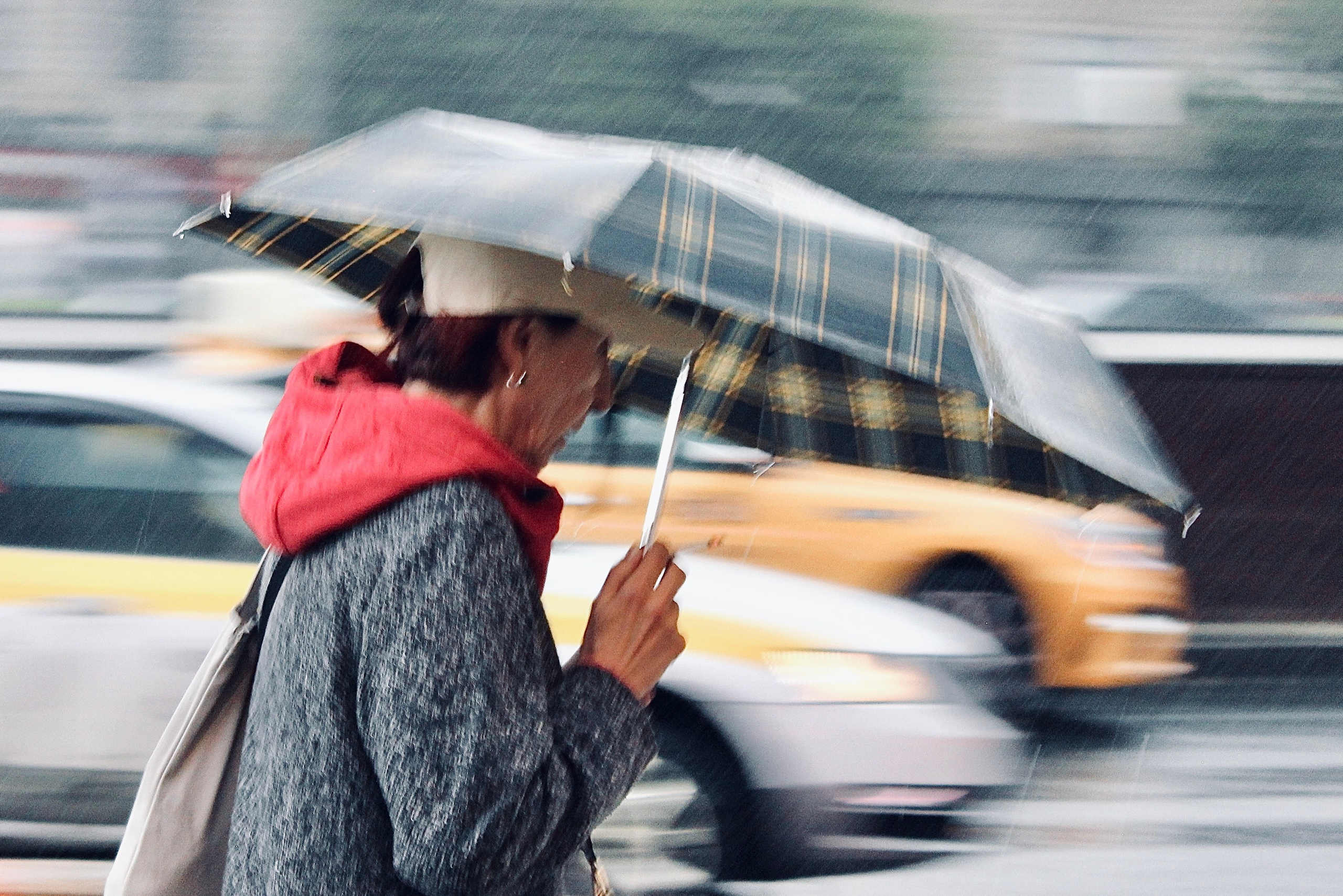 The rain caught us / Moscow 2024. POLINA MÔMOT