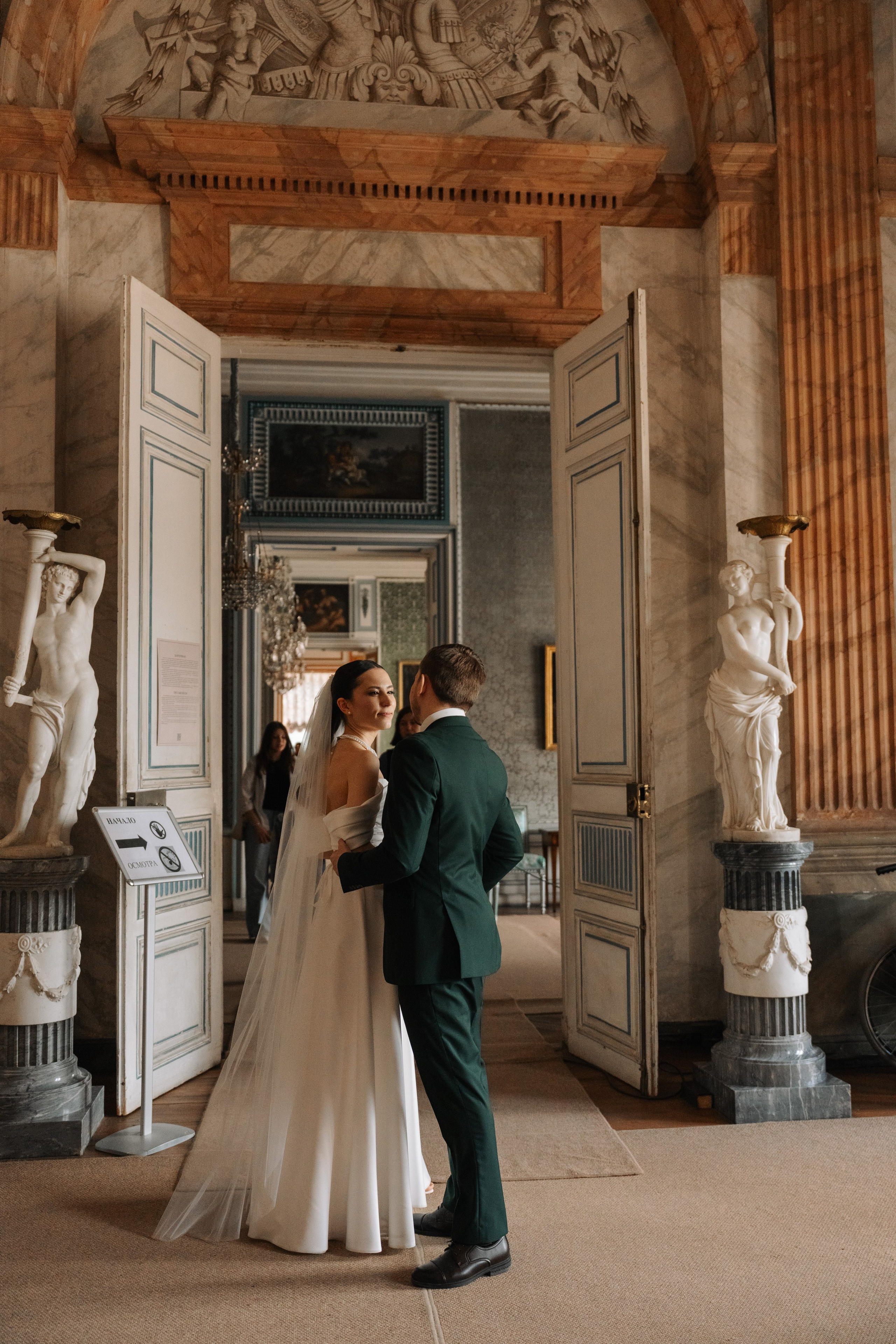 Влад и Илина в Кусково. Свадебный фотограф в Москве Анна Полушина