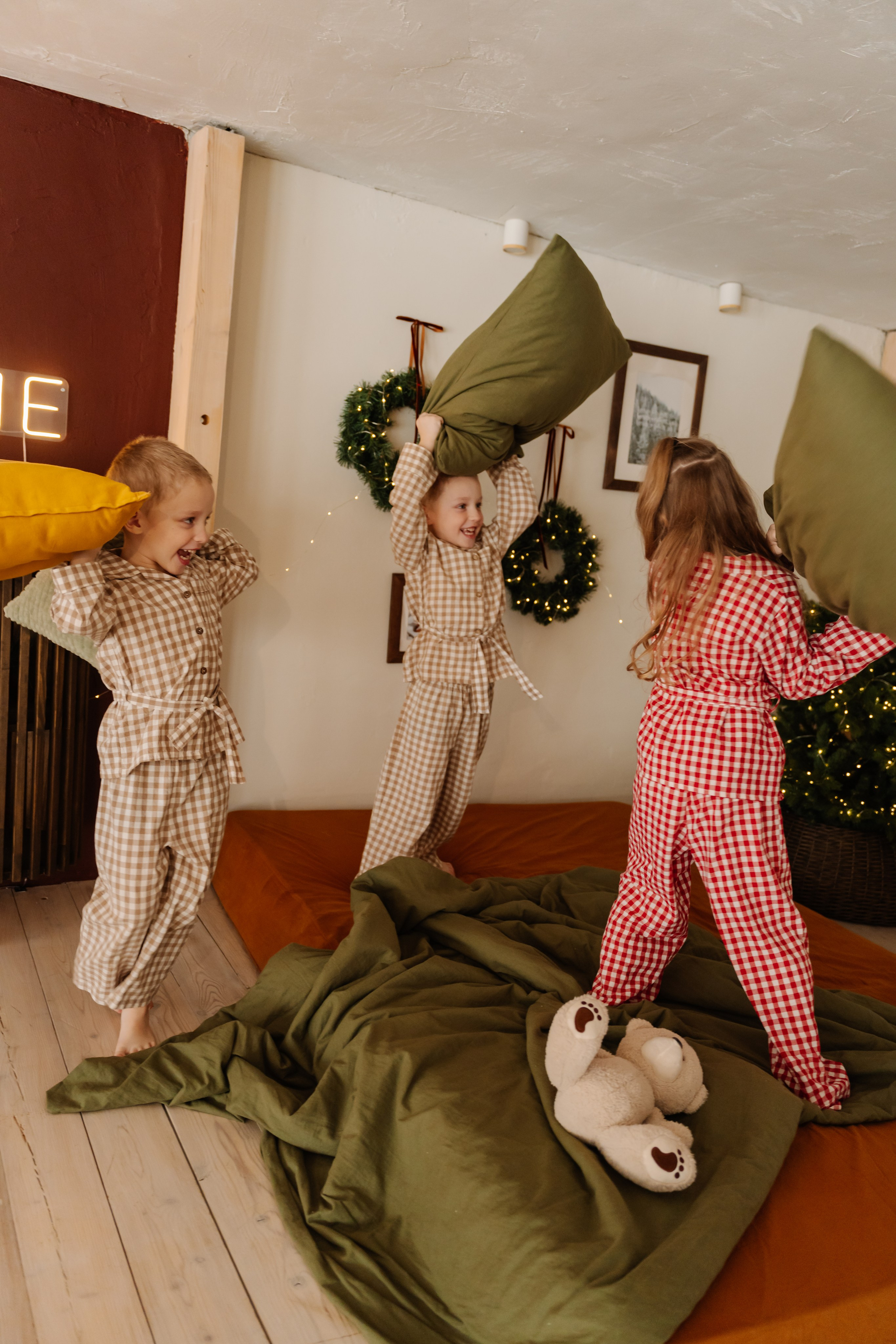 Денис и Елена с прекрасной дочкой и двойняшками-сыночками. СВАДЕБНЫЙ ФОТОГРАФ КРАСНОЯРСК