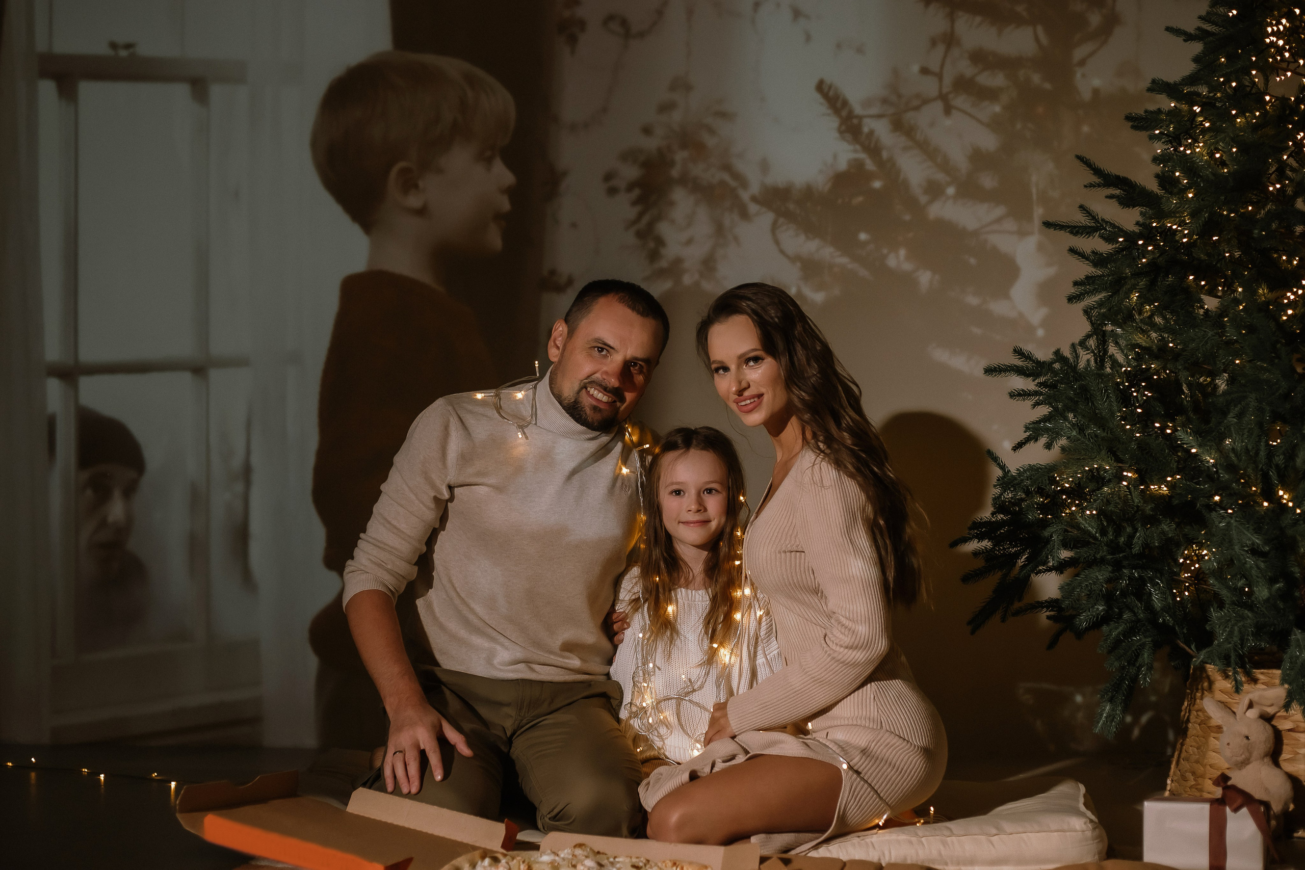 Семейная серия Анастасии вечером в студии, с проектором. Фотограф Екатеринубрг/Верхняя Пышма