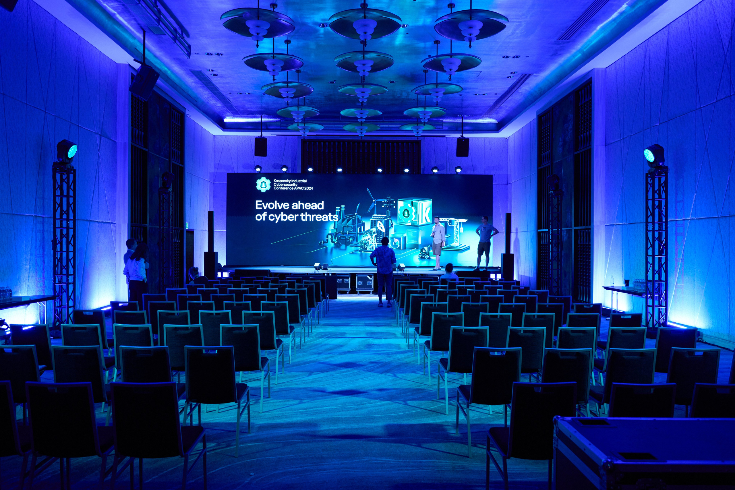 Организация и техническое обеспечение конференции и MICE в Бангкоке с использованием сценического светового и звукового оборудования, а также светодиодных экранов от Creative shell.