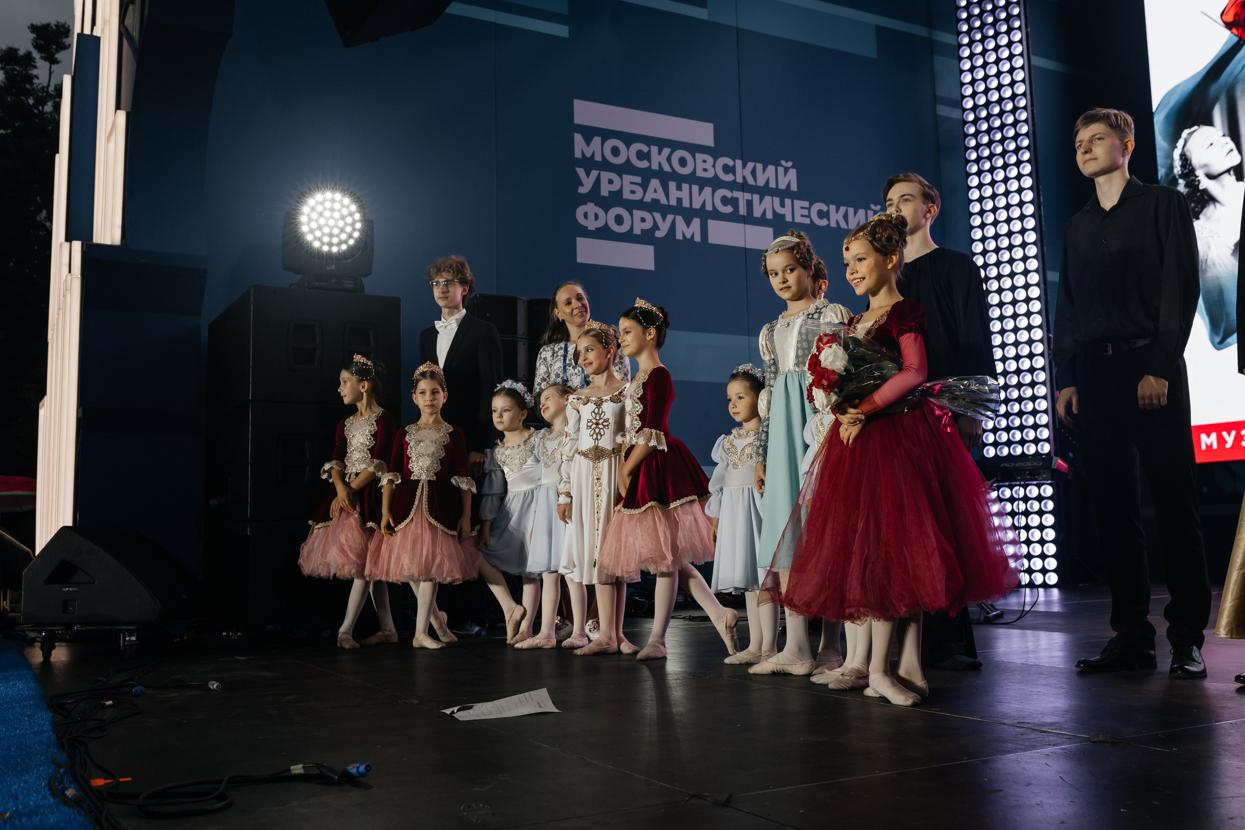 Московский урбанистический форум. Фонд Оксаны Фёдоровой. Ромео и Джульета. Фотограф Наталия Федосова, г. Москва. TG и Instagram @nataliya_raw