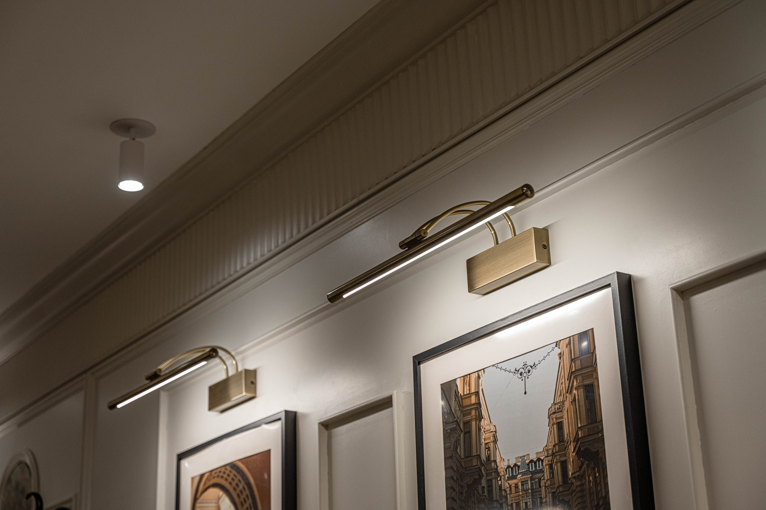 Фотосъемка освещения Maytoni в кафе Север. Интерьерный и репортажный фотограф в Санкт-Петербурге