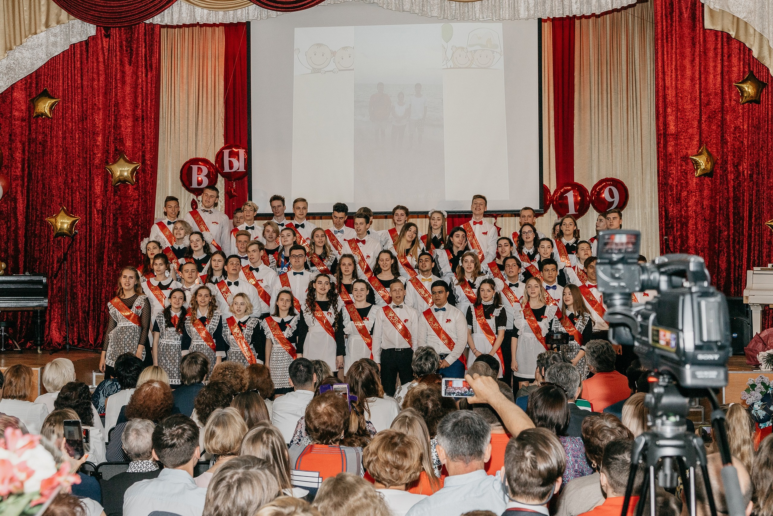 Последний звонок, Бутово 2019. Фотограф-дизайнер, семейный фотограф, фуд-фотограф в Москве и Московской области Лаврова Анна