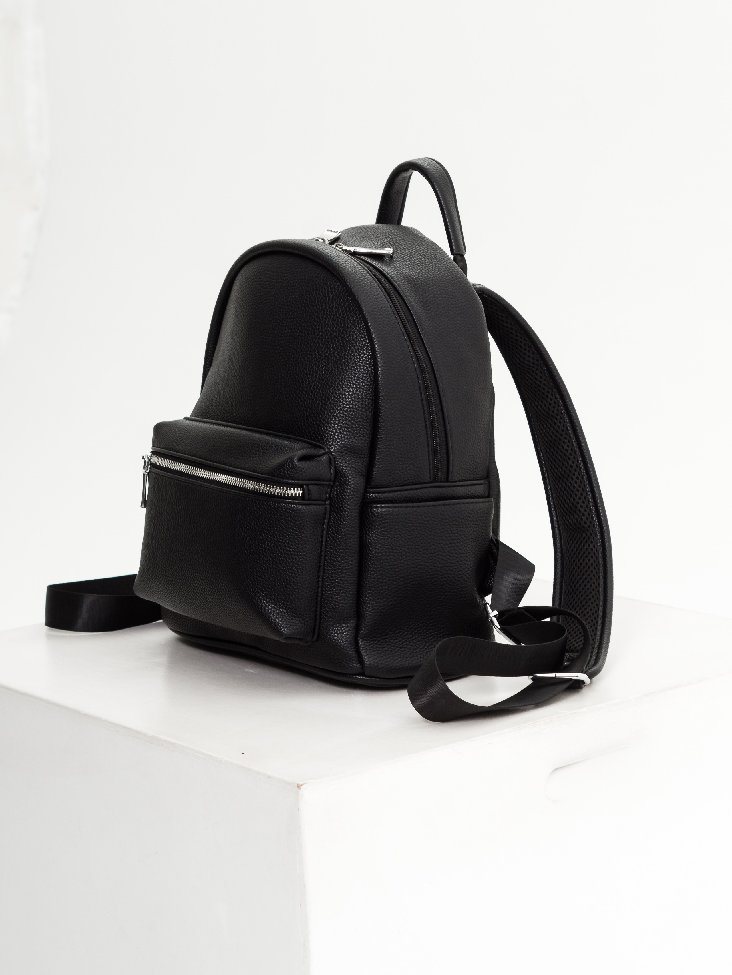 Съемка женского рюкзака для маркетплейсов озон и валберис. Фотограф Оксана Токарева Ижевск