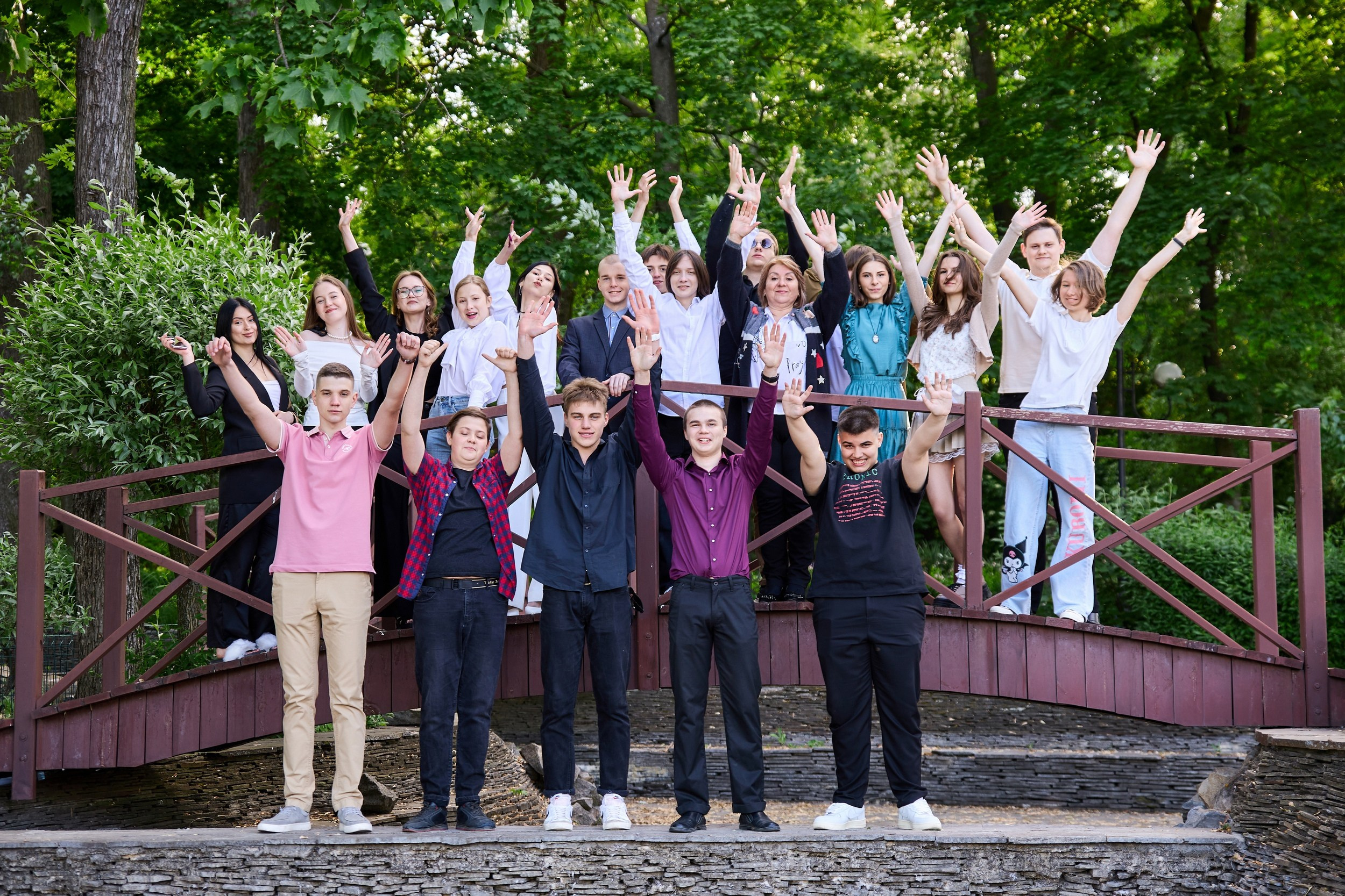 ШКОЛЬНИКИ. ПАРК ЩЕРБАКОВА. Фотограф Татаринов Андрей (Донецк / Макеевка)