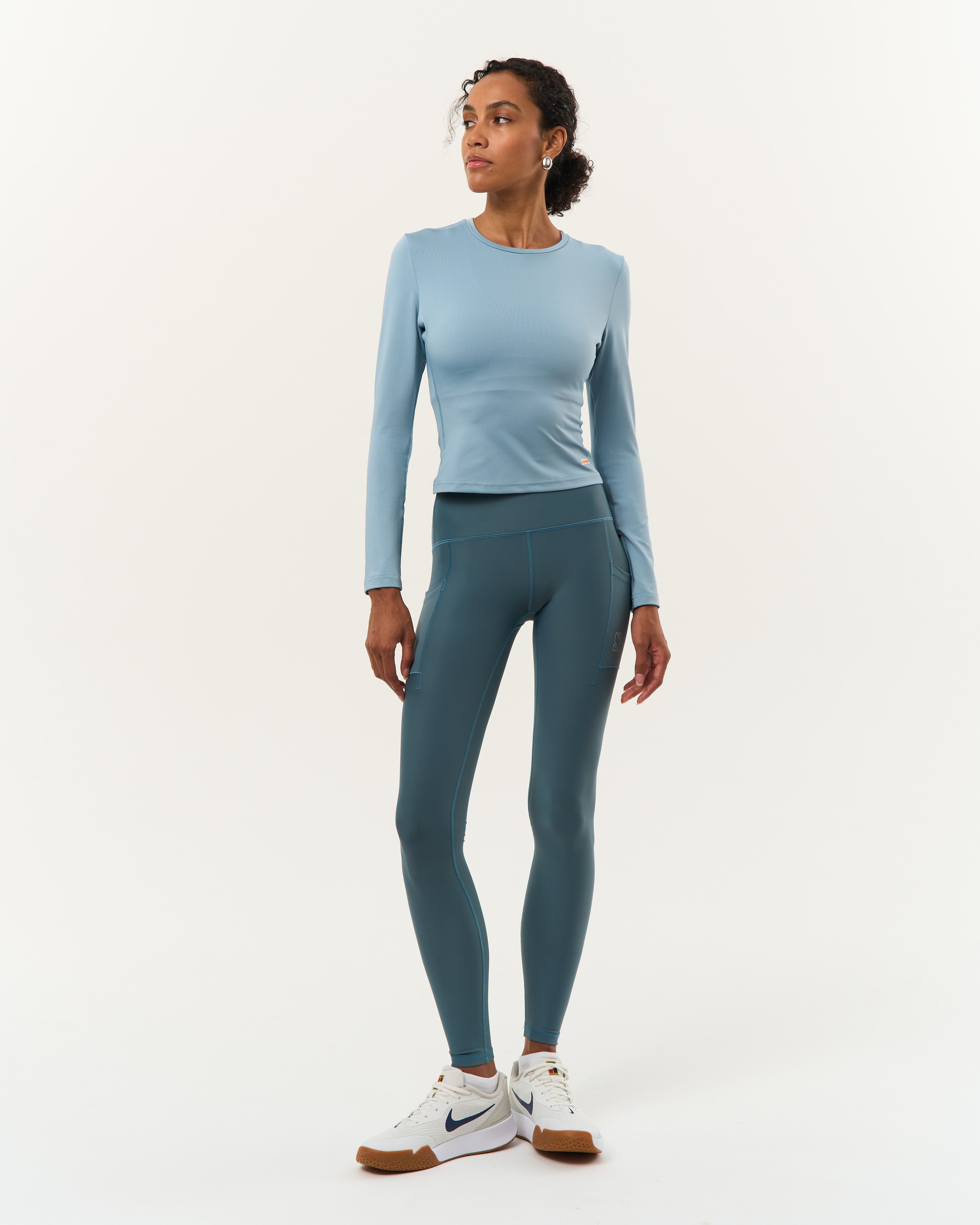 RAQUETA. 595 Production