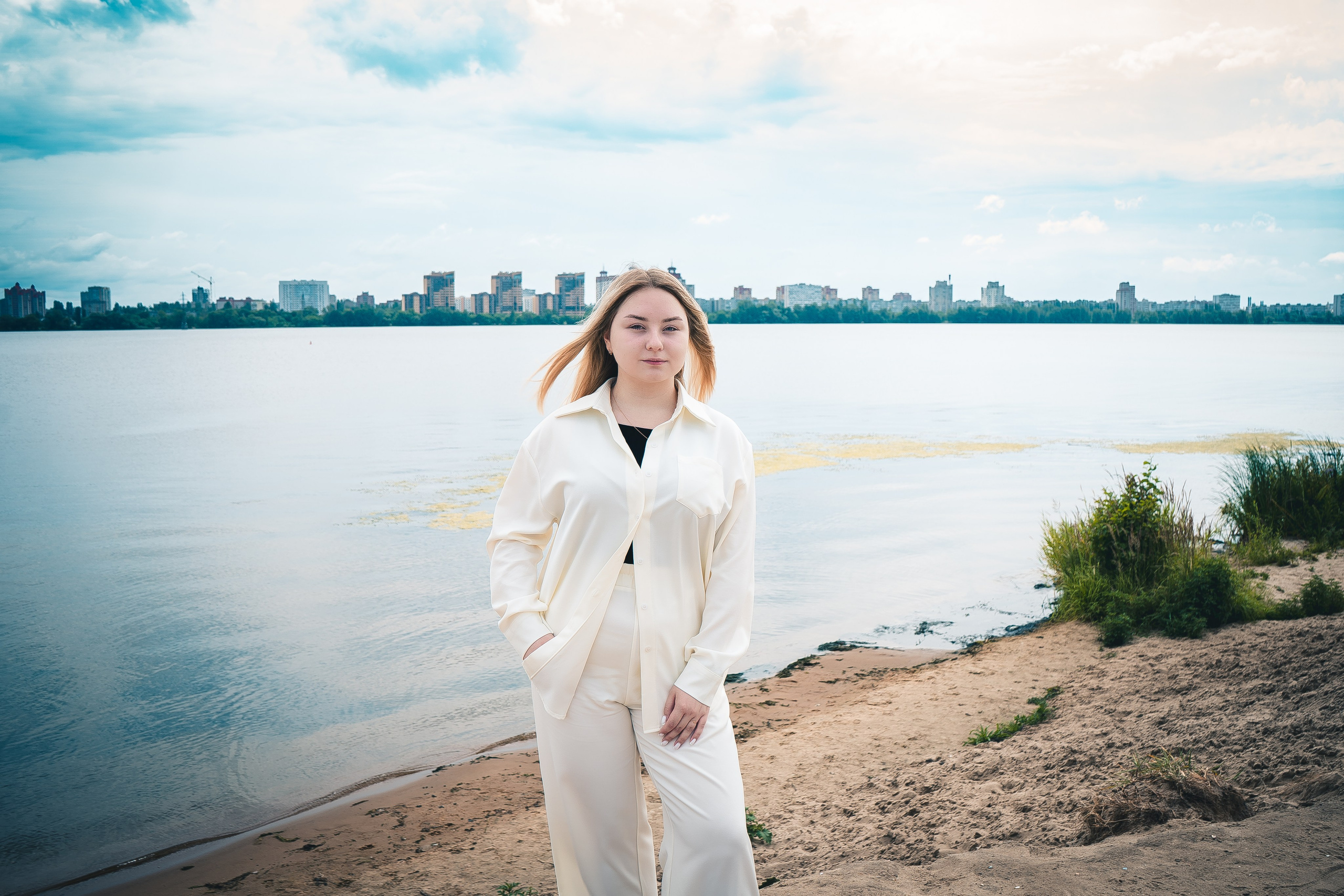 Уличная фотосессия на Петровской набережной в Воронеже. Свадебный фотограф и видеограф в Воронеже