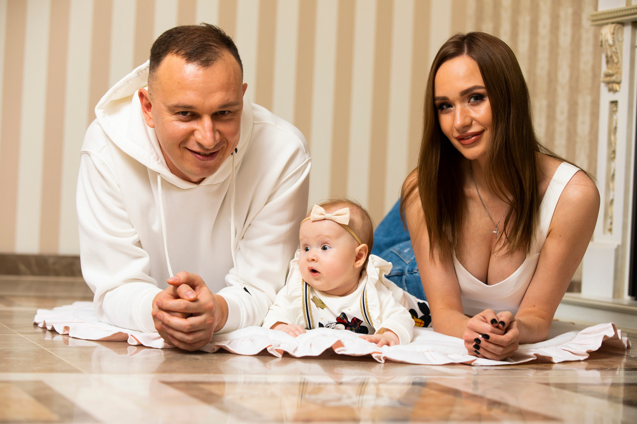 Семейные фото у Вас дома «Ася Игорь Алина ". ФОТОХУДОЖНИК