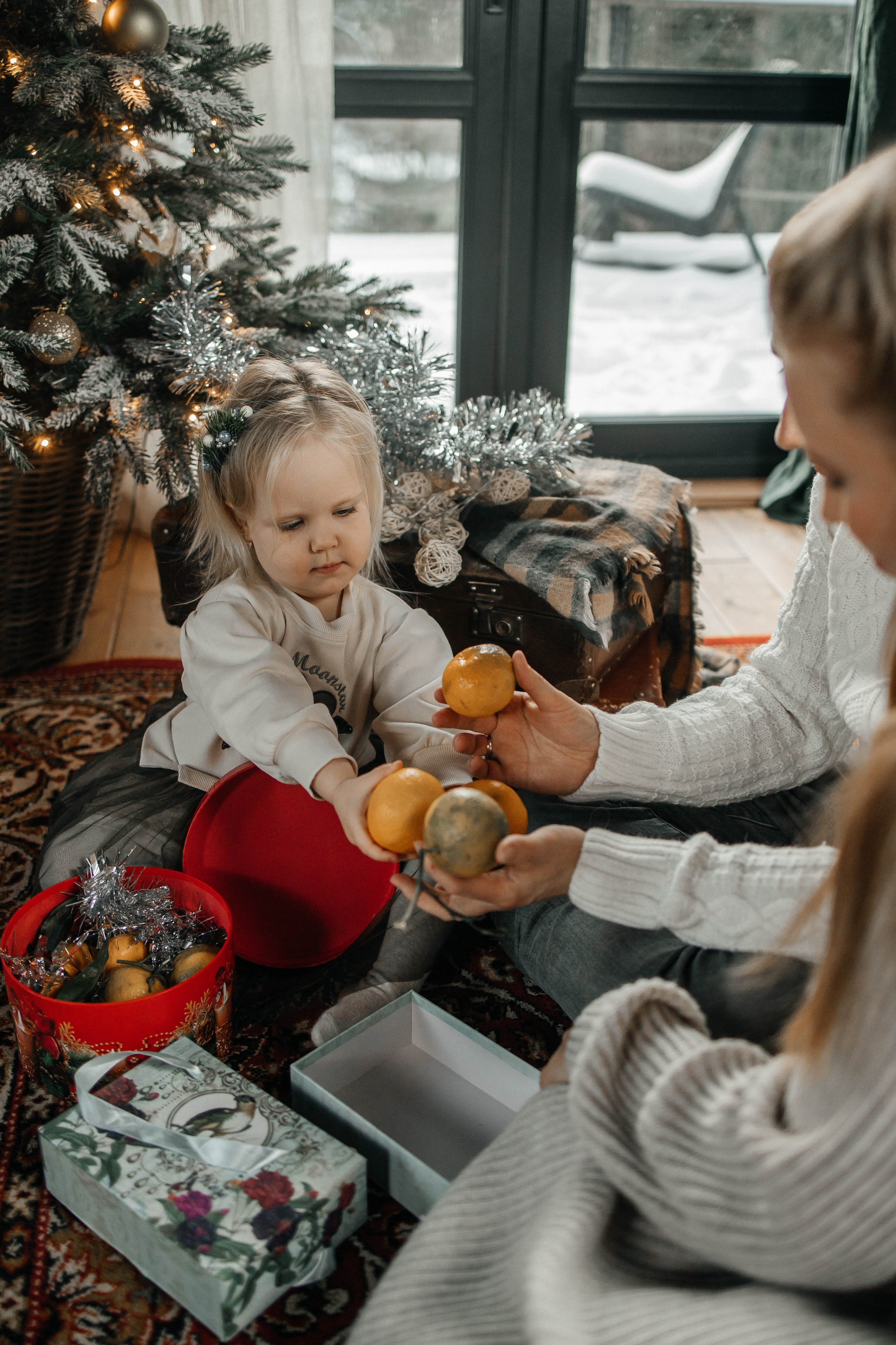 Ирина с семьей. Фотодом BlackHouse. Фотограф в Красногорске Инна Романова, индивидуальные съемки, лавстори