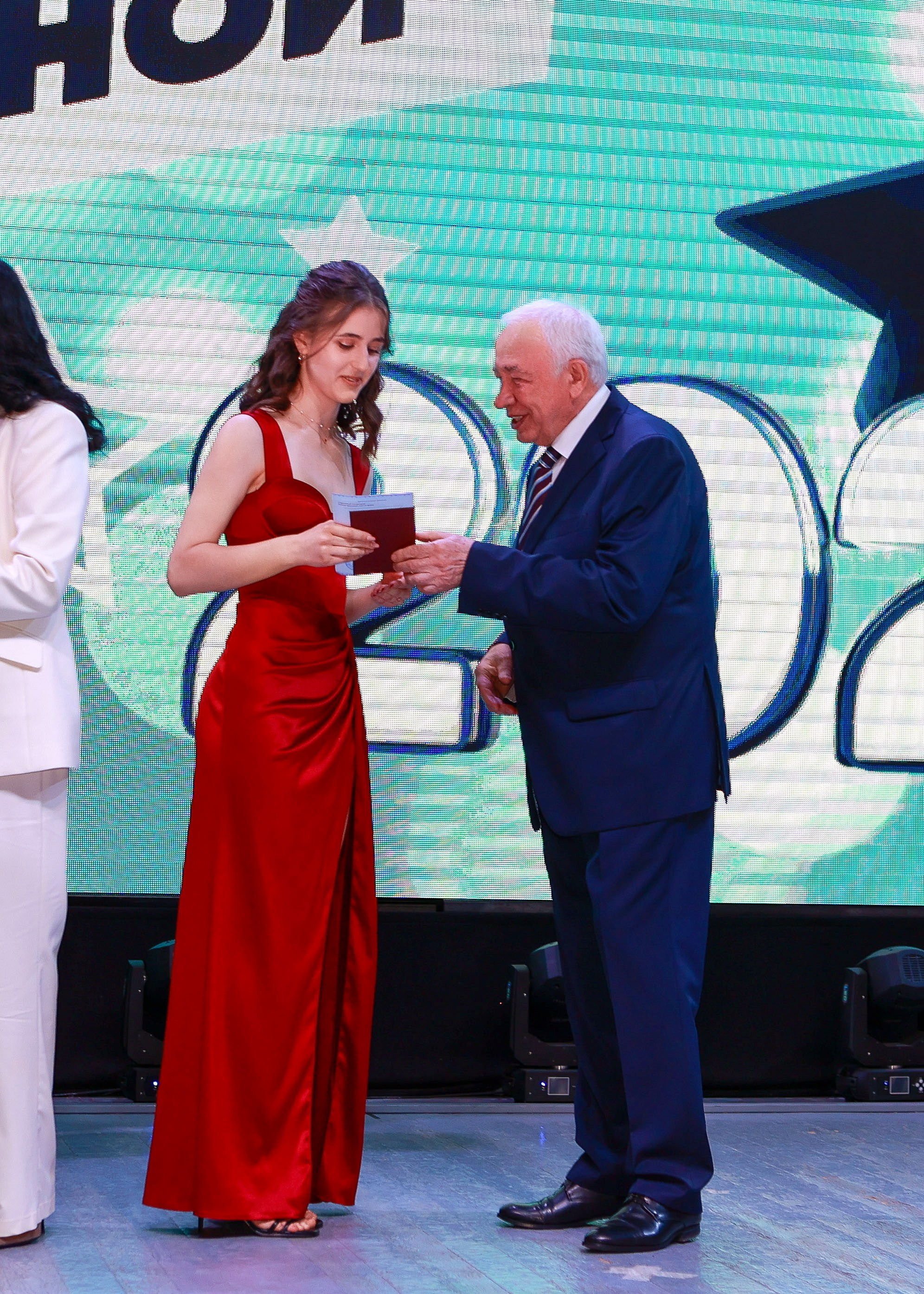 Вручение аттестатов 11 класс в Домодедовский лицей № 3. Выпускные альбомы и школьный фотограф в Подольске, Троицке, Щербинке, Москве и Московской области