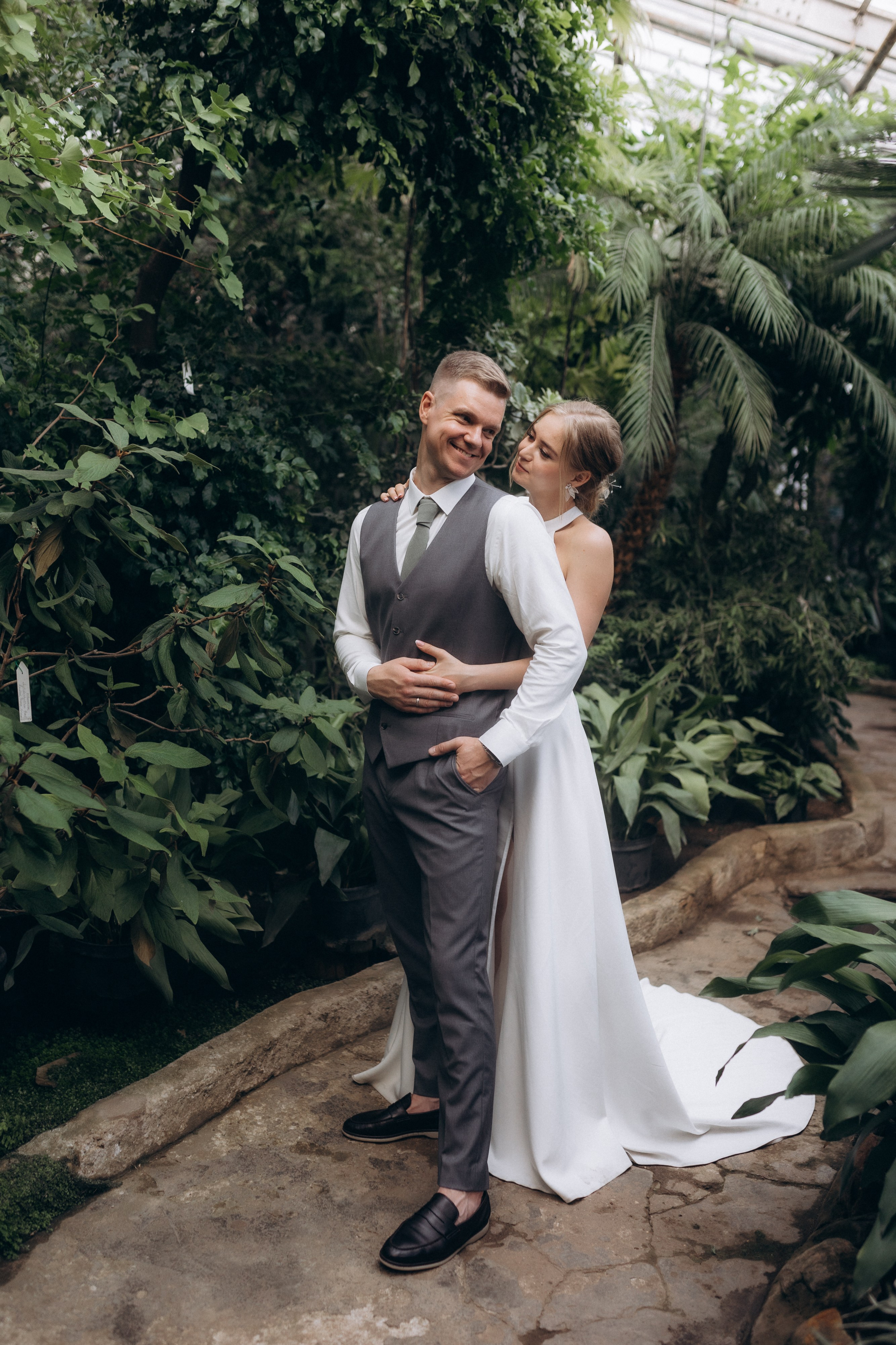 Свадебная фотосессия в Главном Ботаническом саду и в оранжерее. Свадебный фотограф в Москве Мария Крош